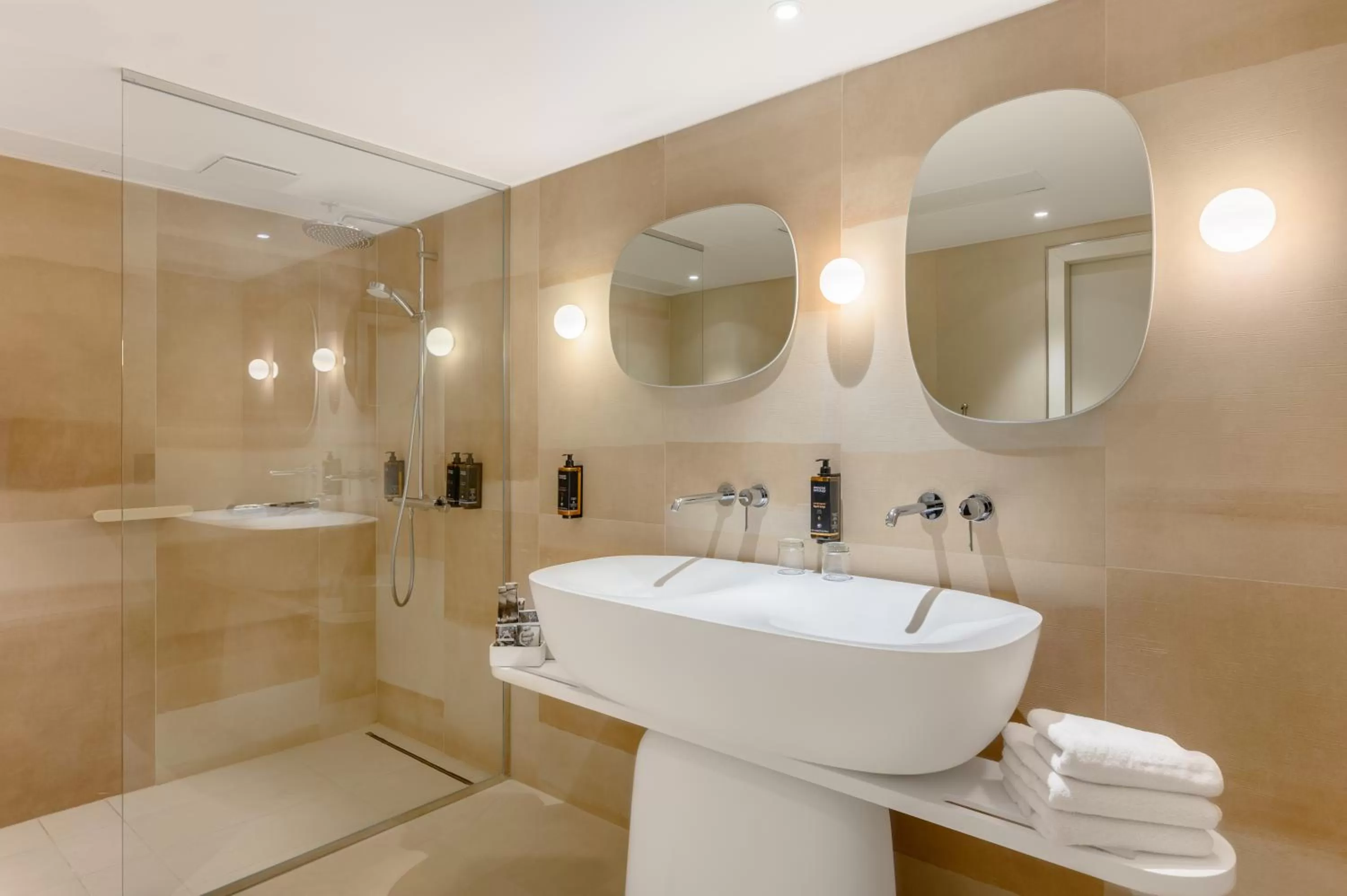 Shower in Mercure Debrecen