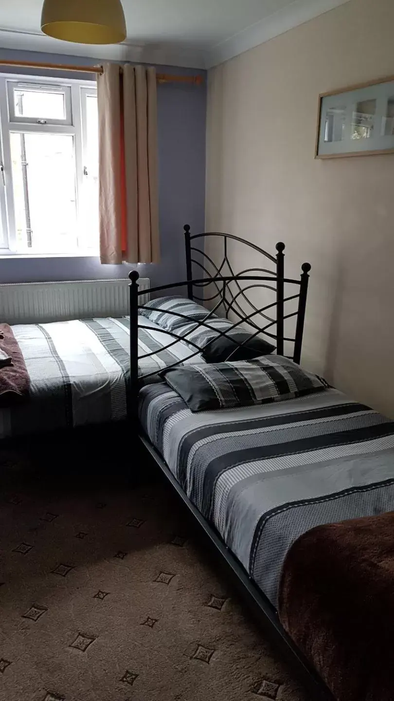 Triple Room with Shared Bathroom in Hour Glass Hotel Triple Room with Shared Bathroom in Hour Glass Hotel