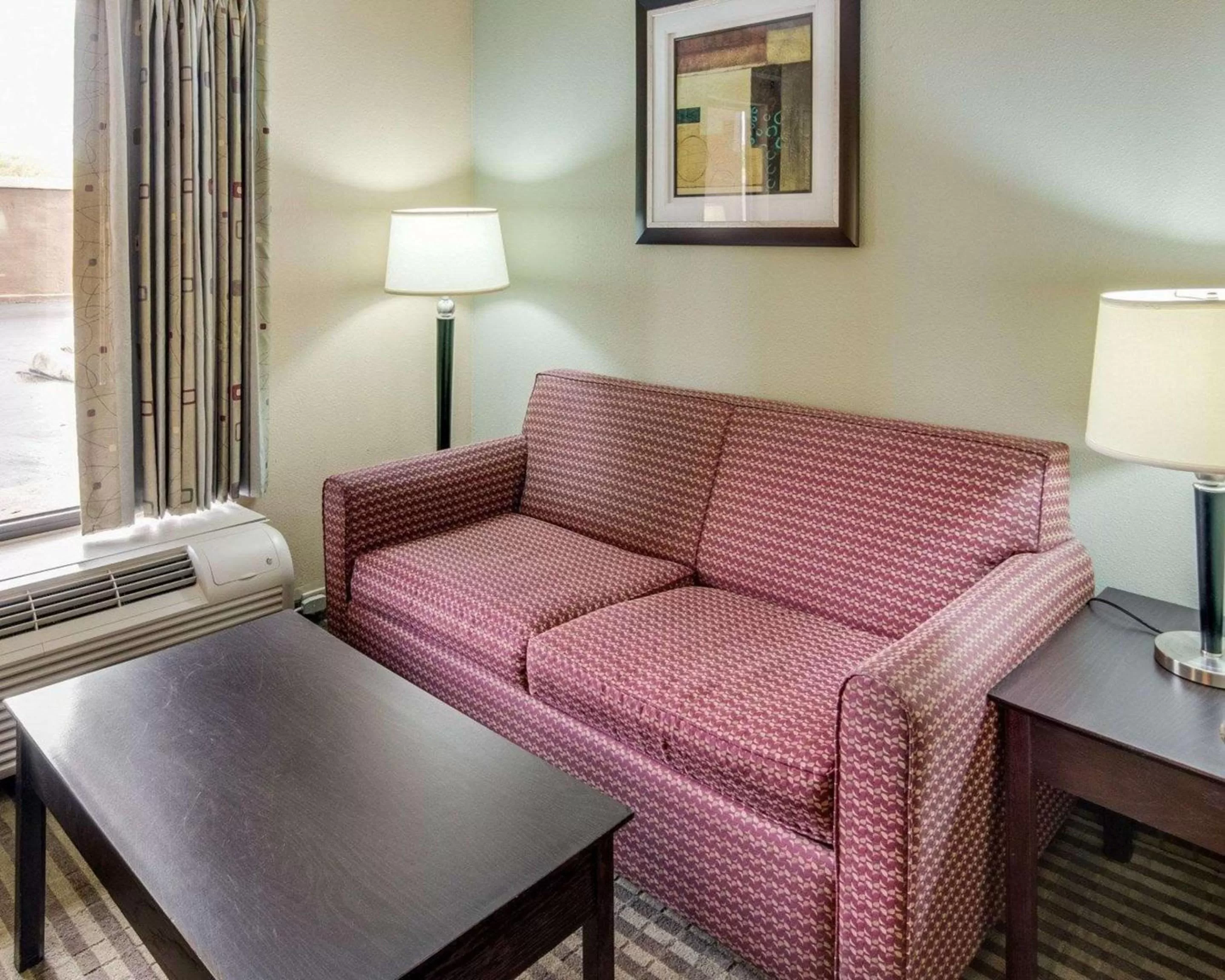 Photo of the whole room in Quality Inn Mt Pleasant