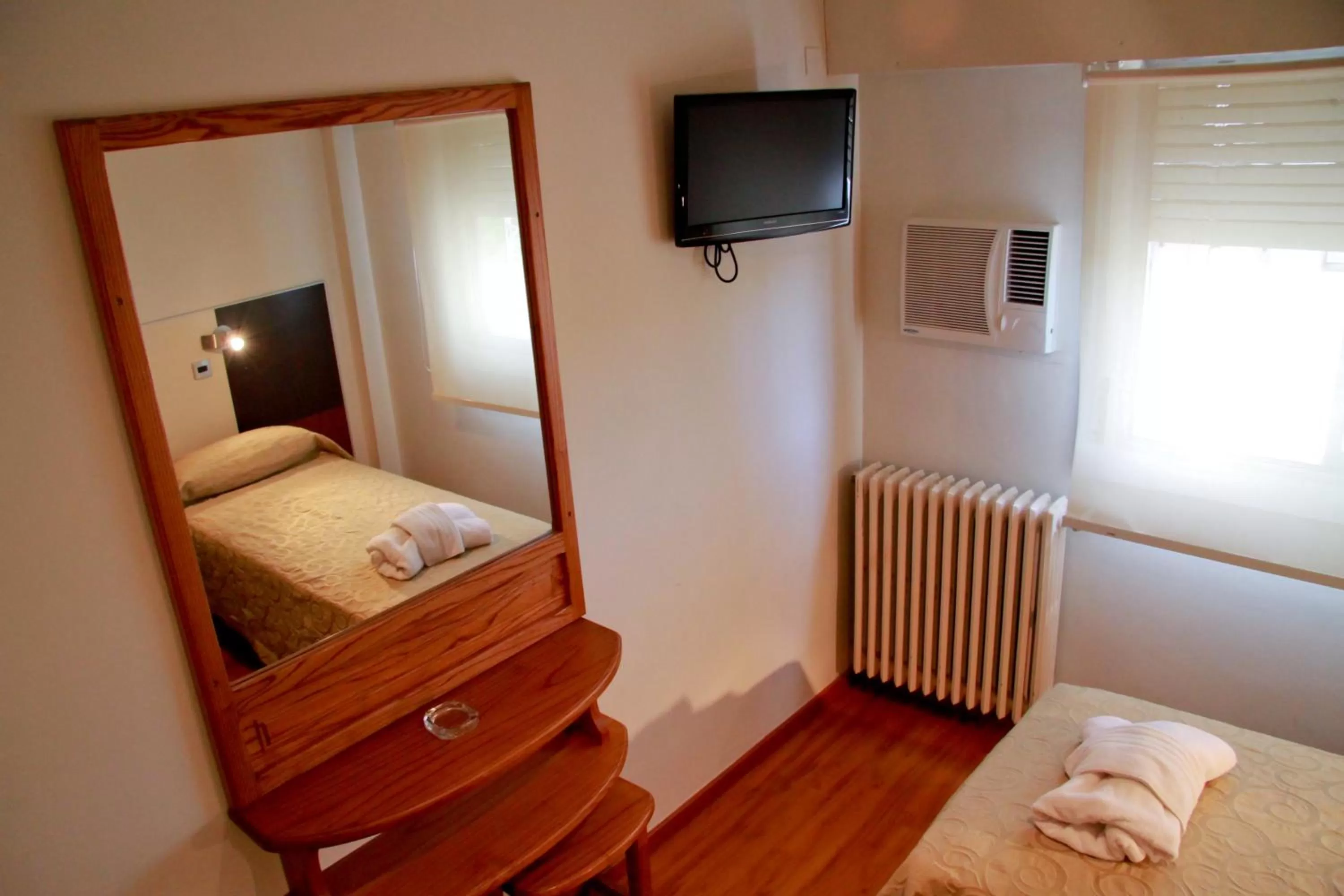 Photo of the whole room, Bed in Kalton