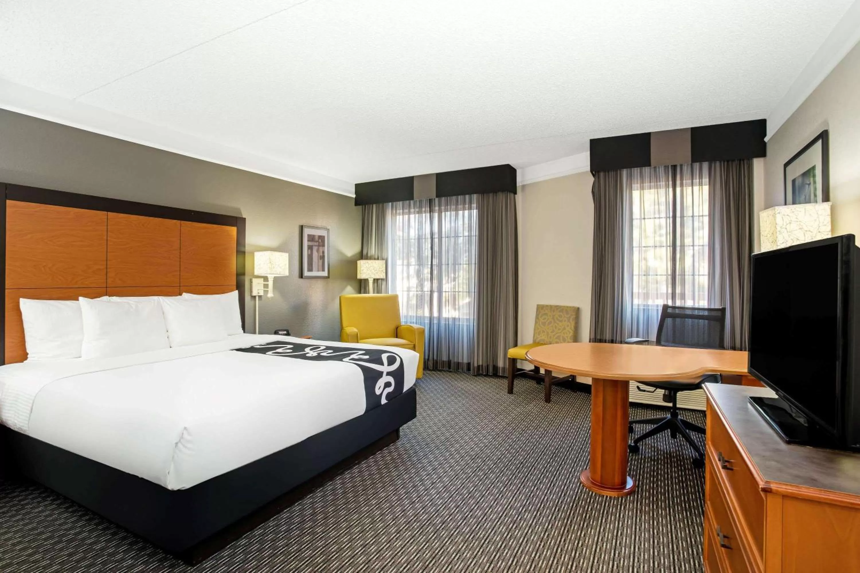 Photo of the whole room, Bed in La Quinta by Wyndham Tucson Airport