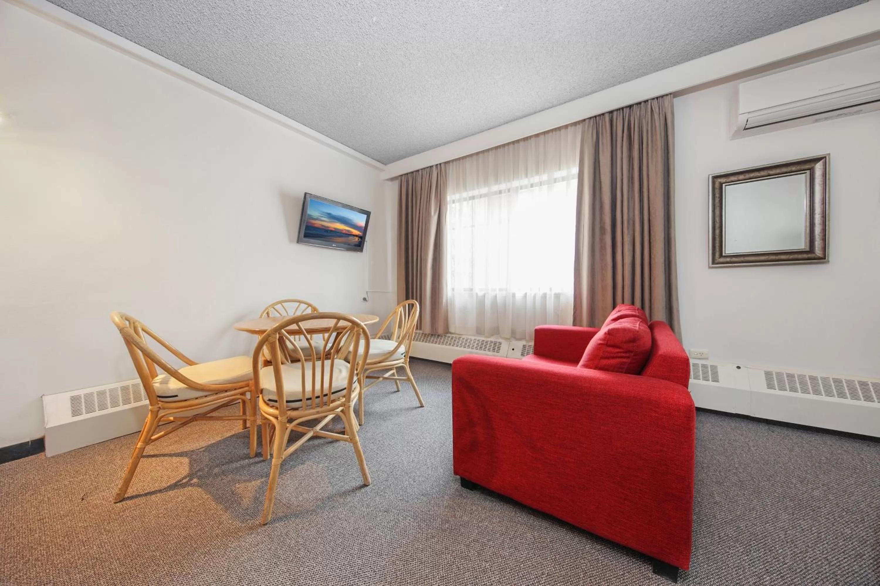 Belconnen Way Hotel & Serviced Apartments