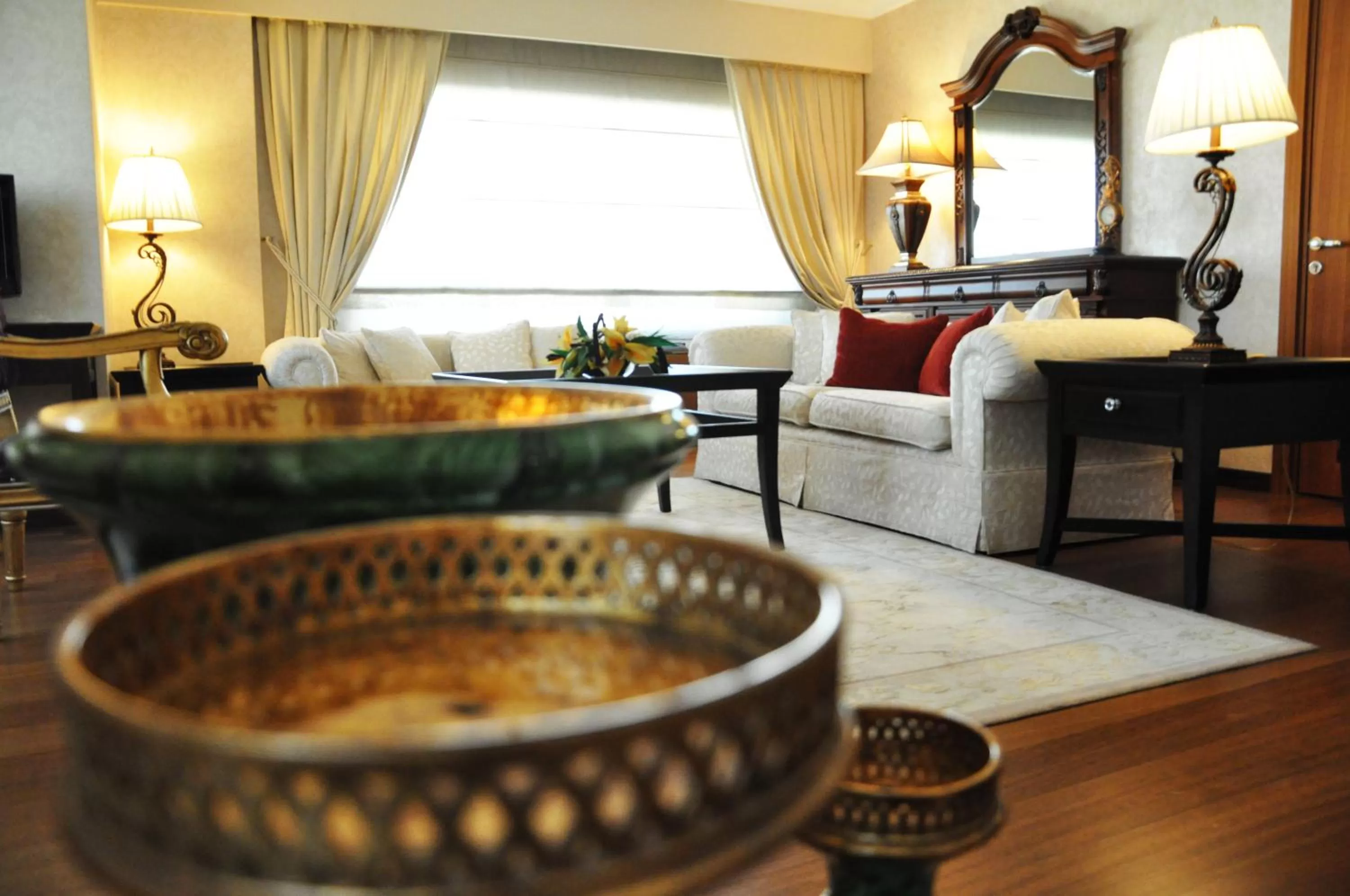 Living room in Mövenpick Hotel Izmir