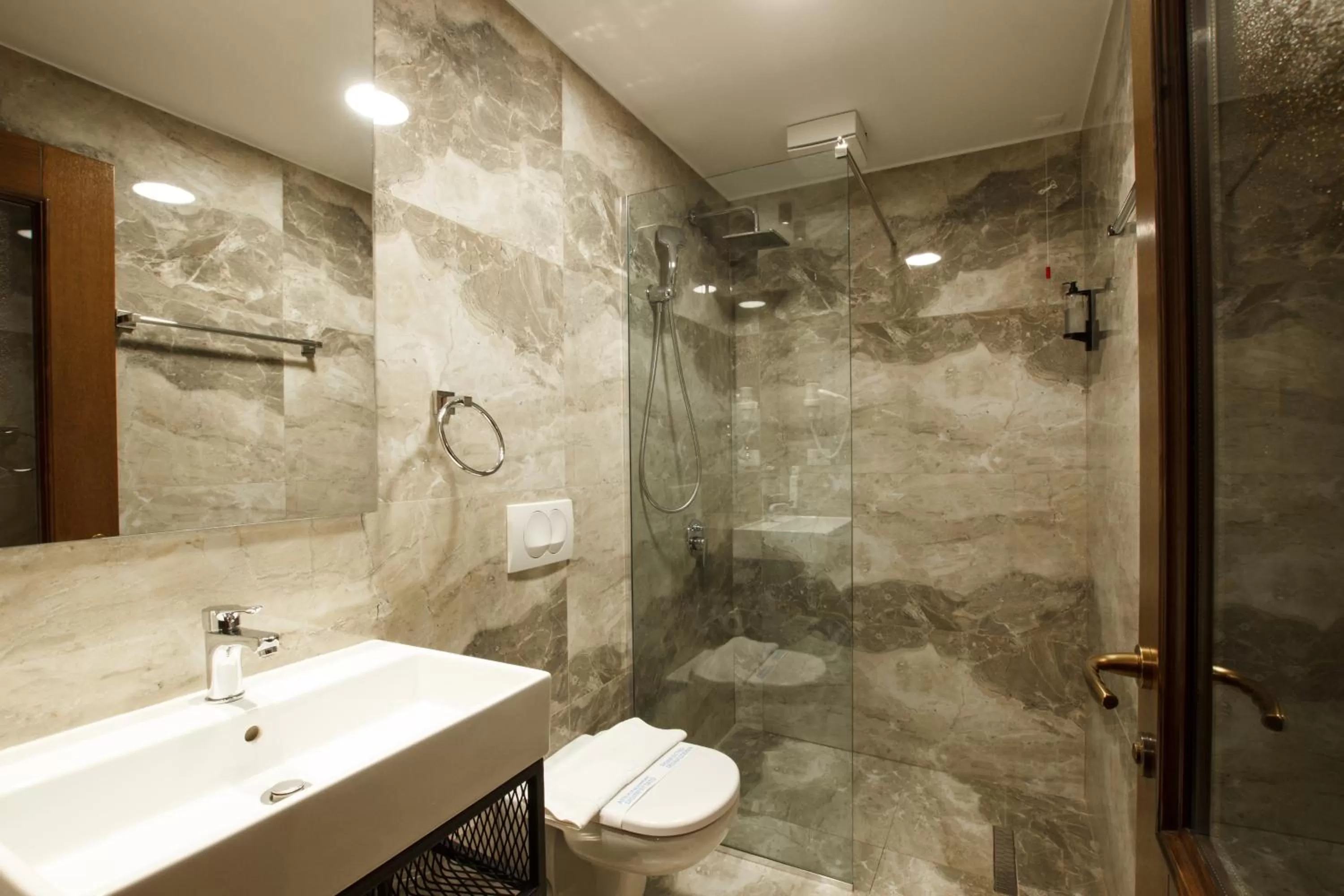 Bathroom in Rose Garden Hotel