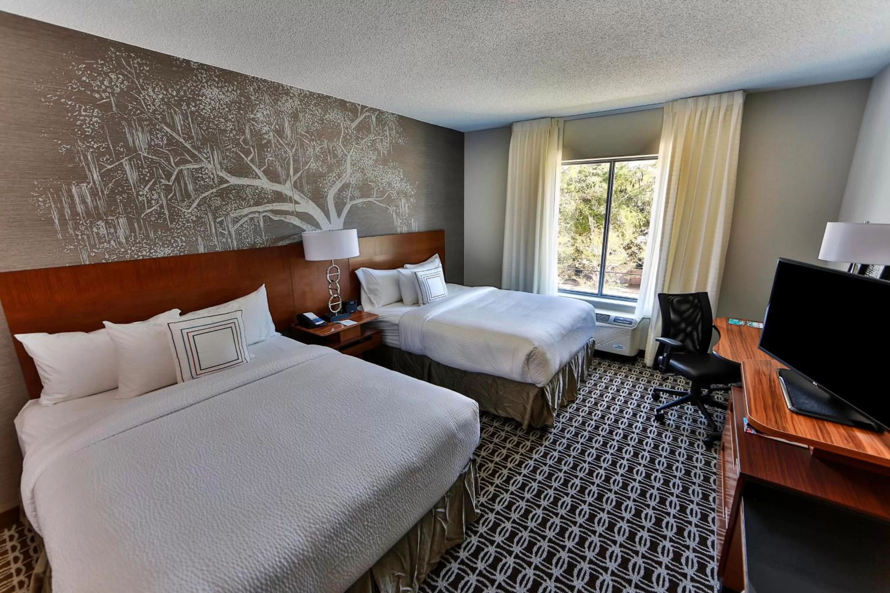 Queen Room with Two Queen Beds - Hearing Accessible in Fairfield Inn & Suites by Marriott Savannah Midtown