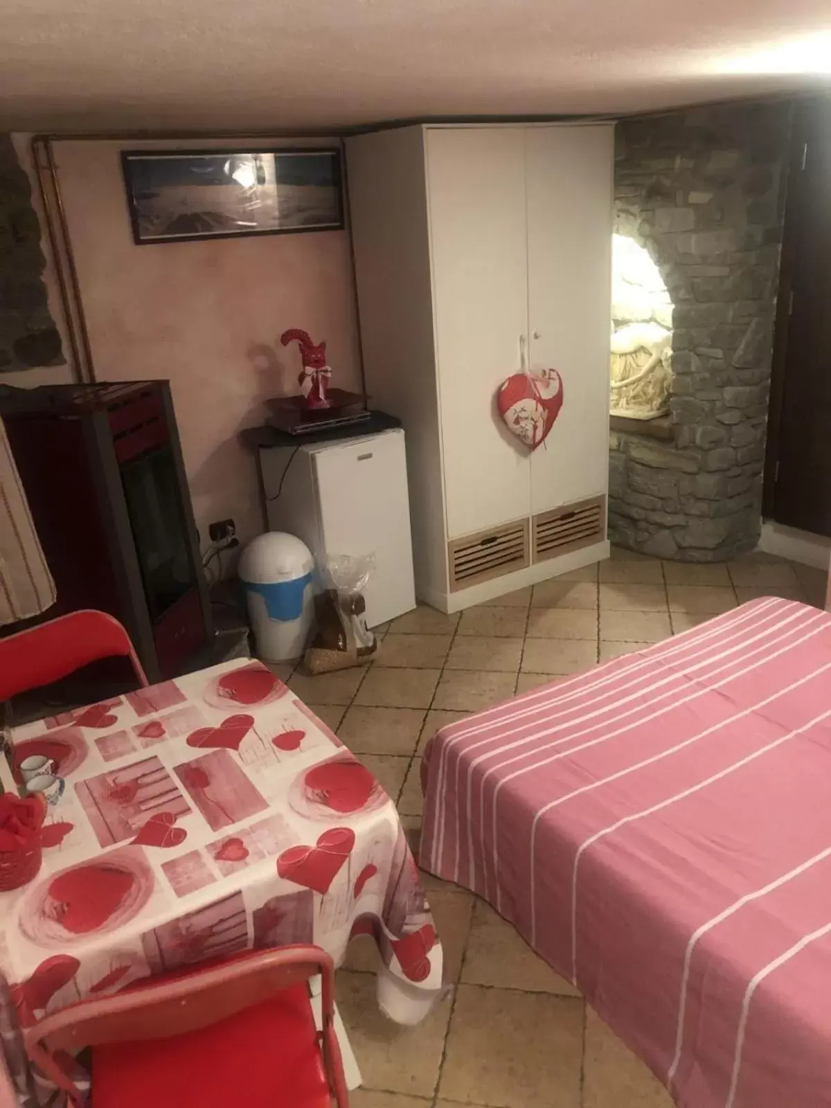 Kitchen/Kitchenette in Camera matrimoniale in relax per 2 persone da Cinzia Kitchen/Kitchenette in Camera matrimoniale in relax per 2 persone da Cinzia