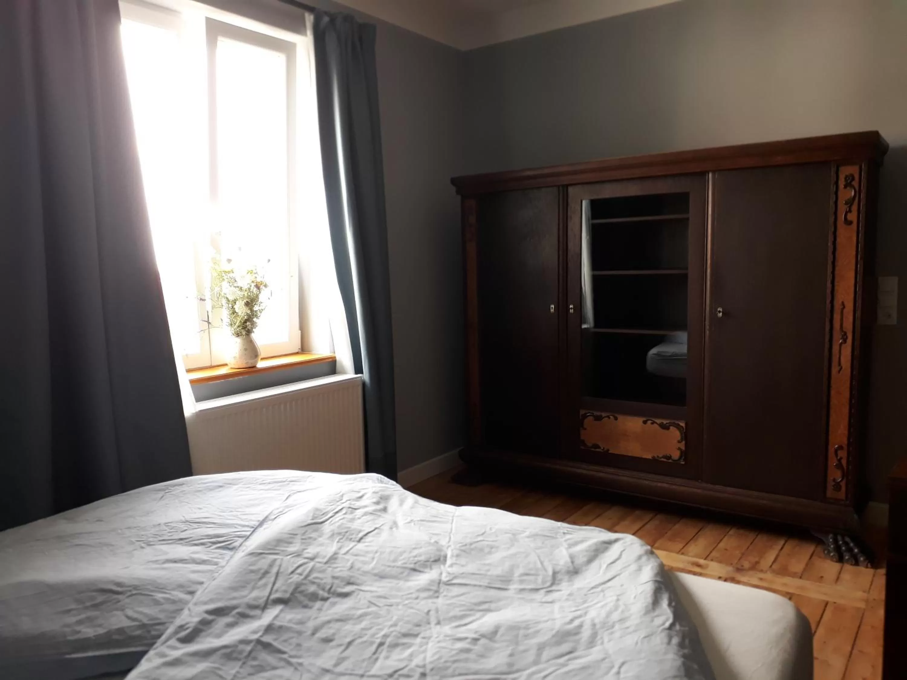 Photo of the whole room, Bed in Emmas