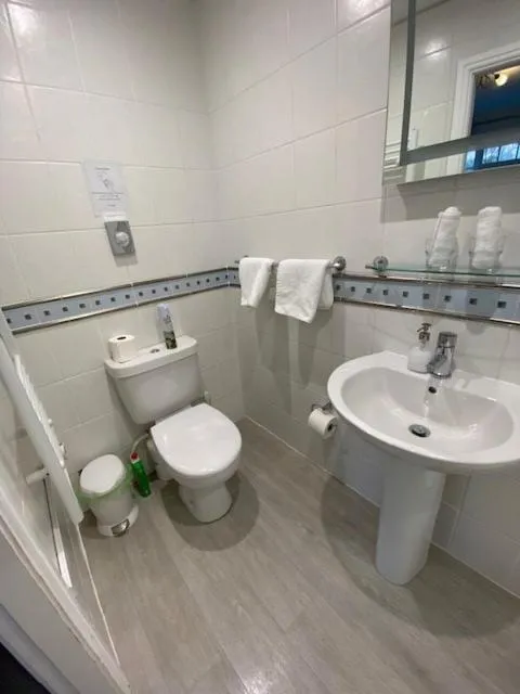 Shower in Meadowcroft Guest House