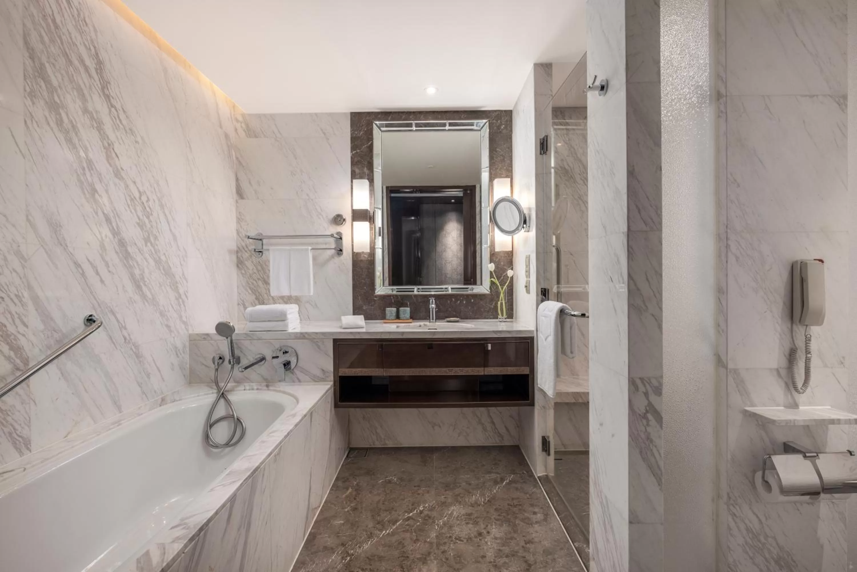 Bathroom in Midtown Shangri-La, Hangzhou