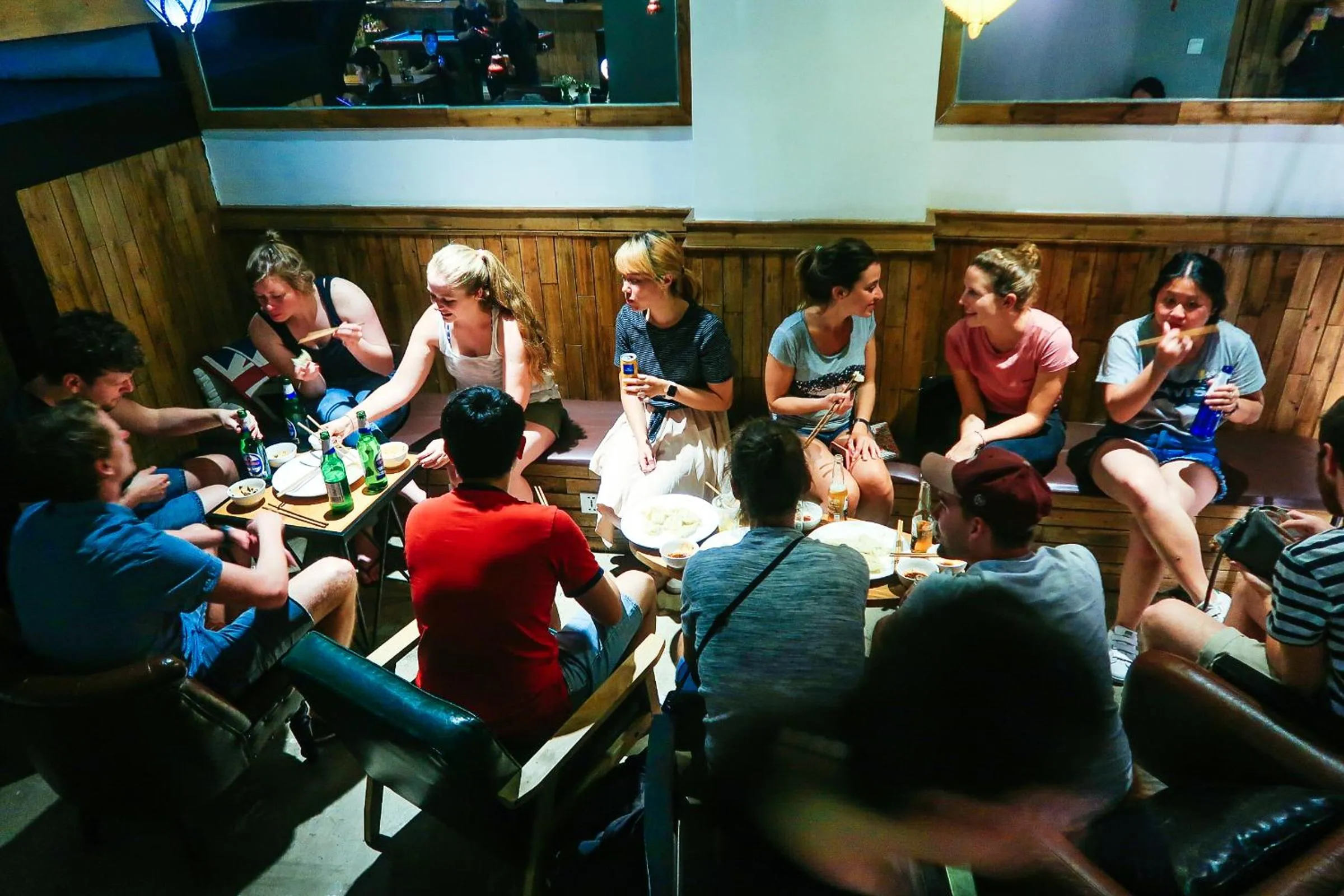 Lounge or bar in SONDERIA Lazybones Hostel- Wenshu Temple Side, Chill Hostel with All-Day Brunch, Travel Agency in English & Local Bar Vibes