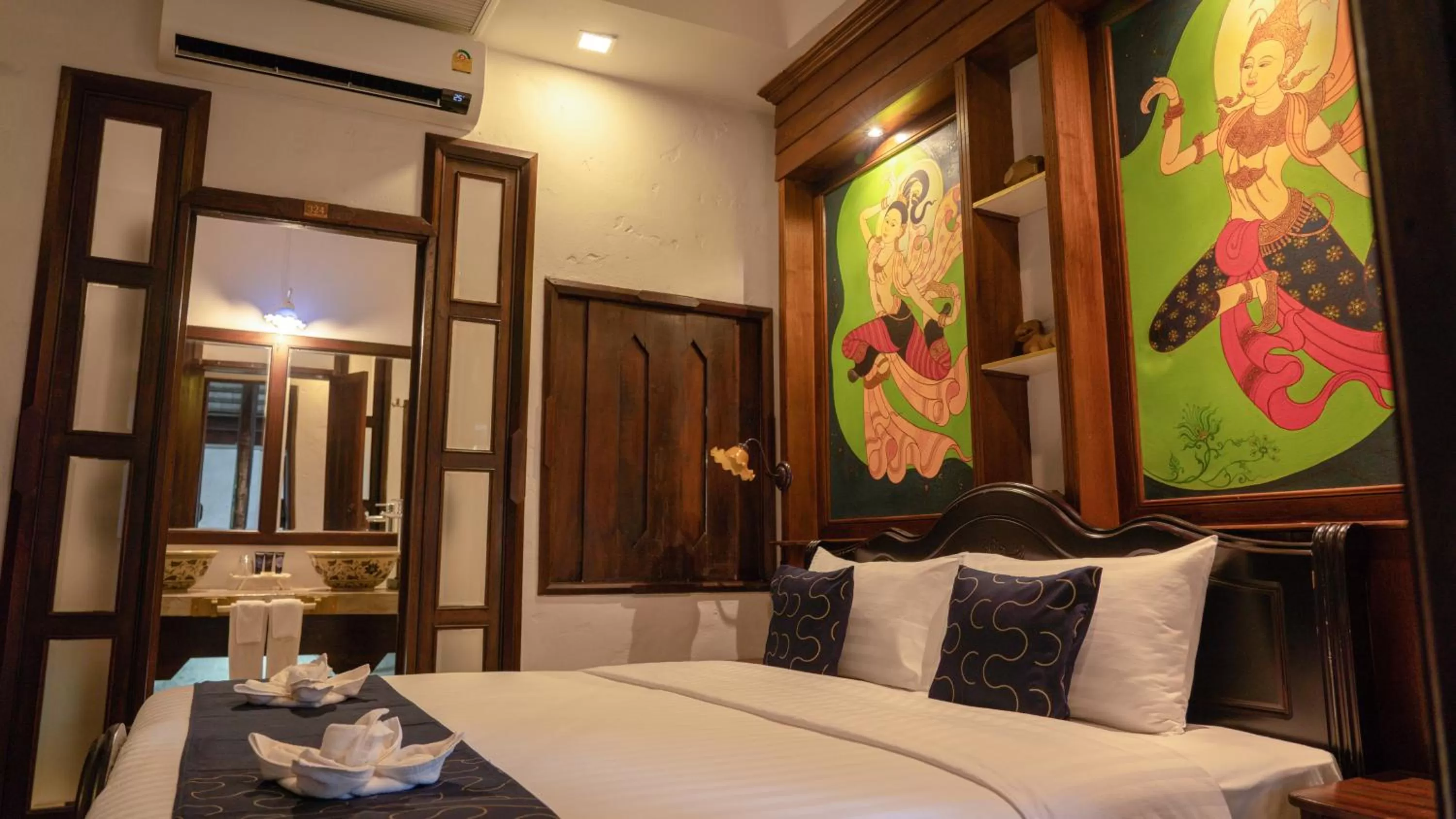 Photo of the whole room, Bed in Cheva Gallery Boutique Hotel