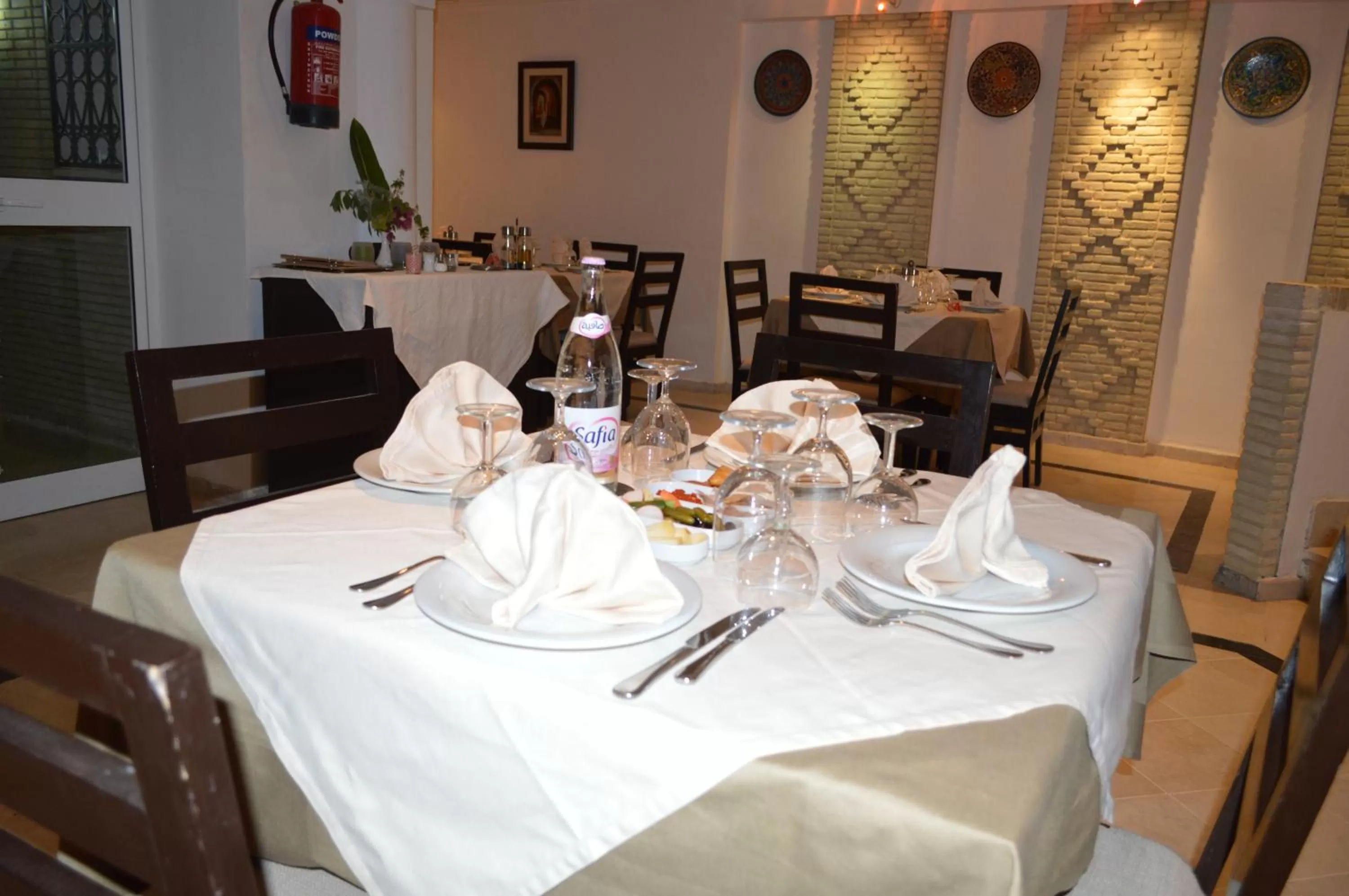 Restaurant/places to eat in Castilia suites