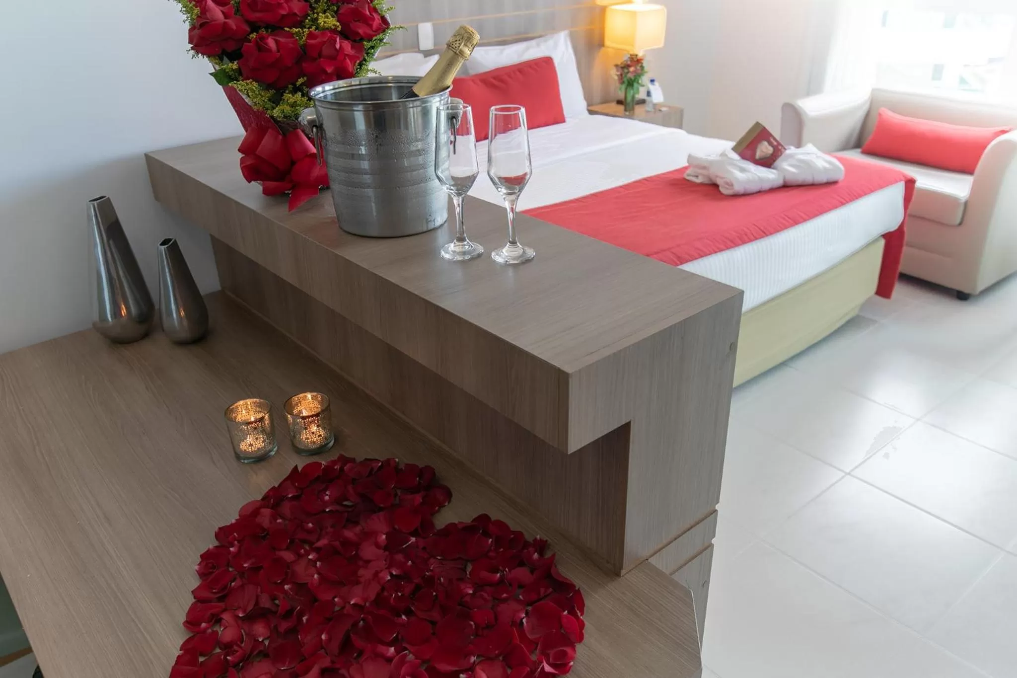 Bedroom, Bed in Saint Moritz Hplus Express