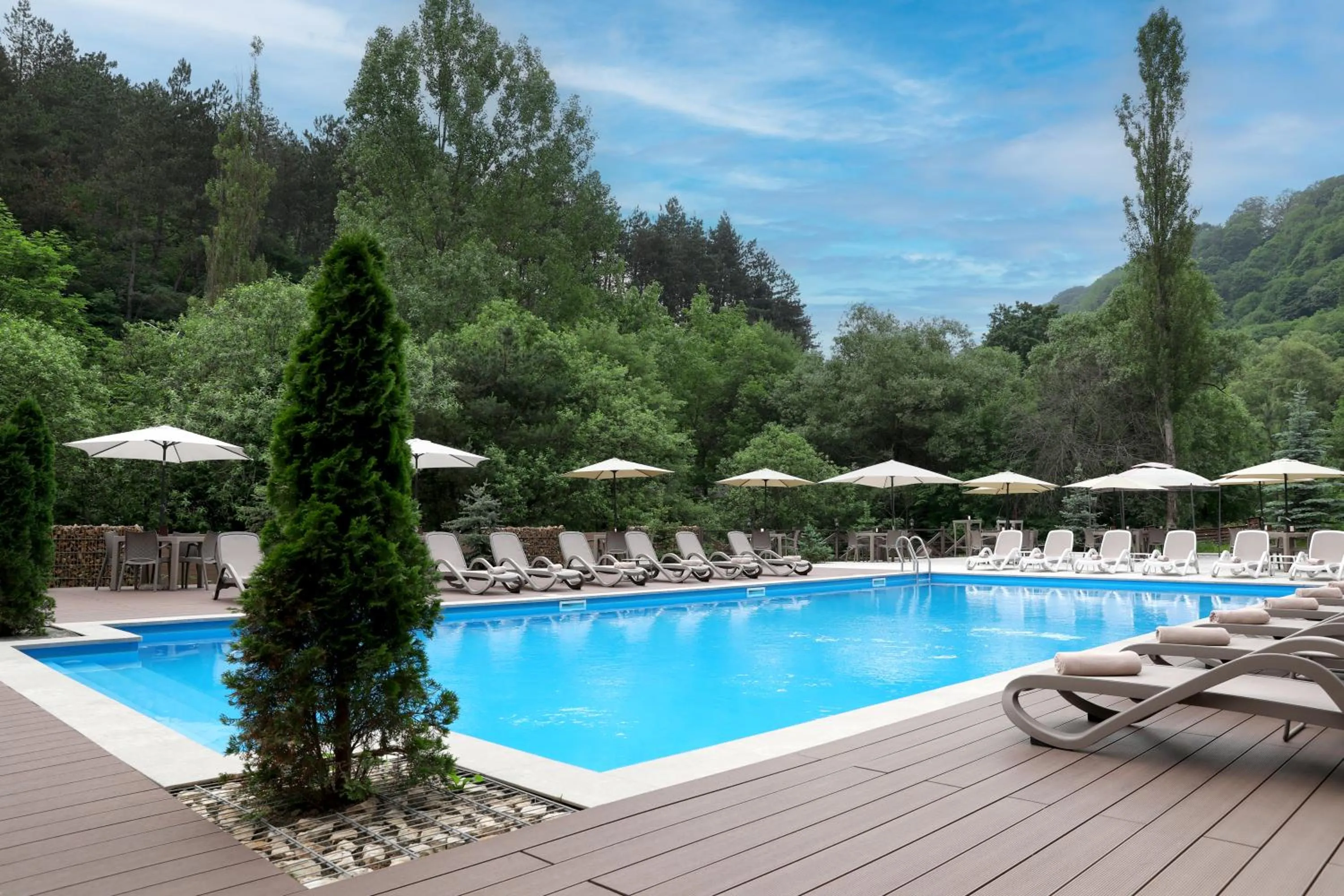 Swimming pool in Best Western Plus Paradise Hotel Dilijan