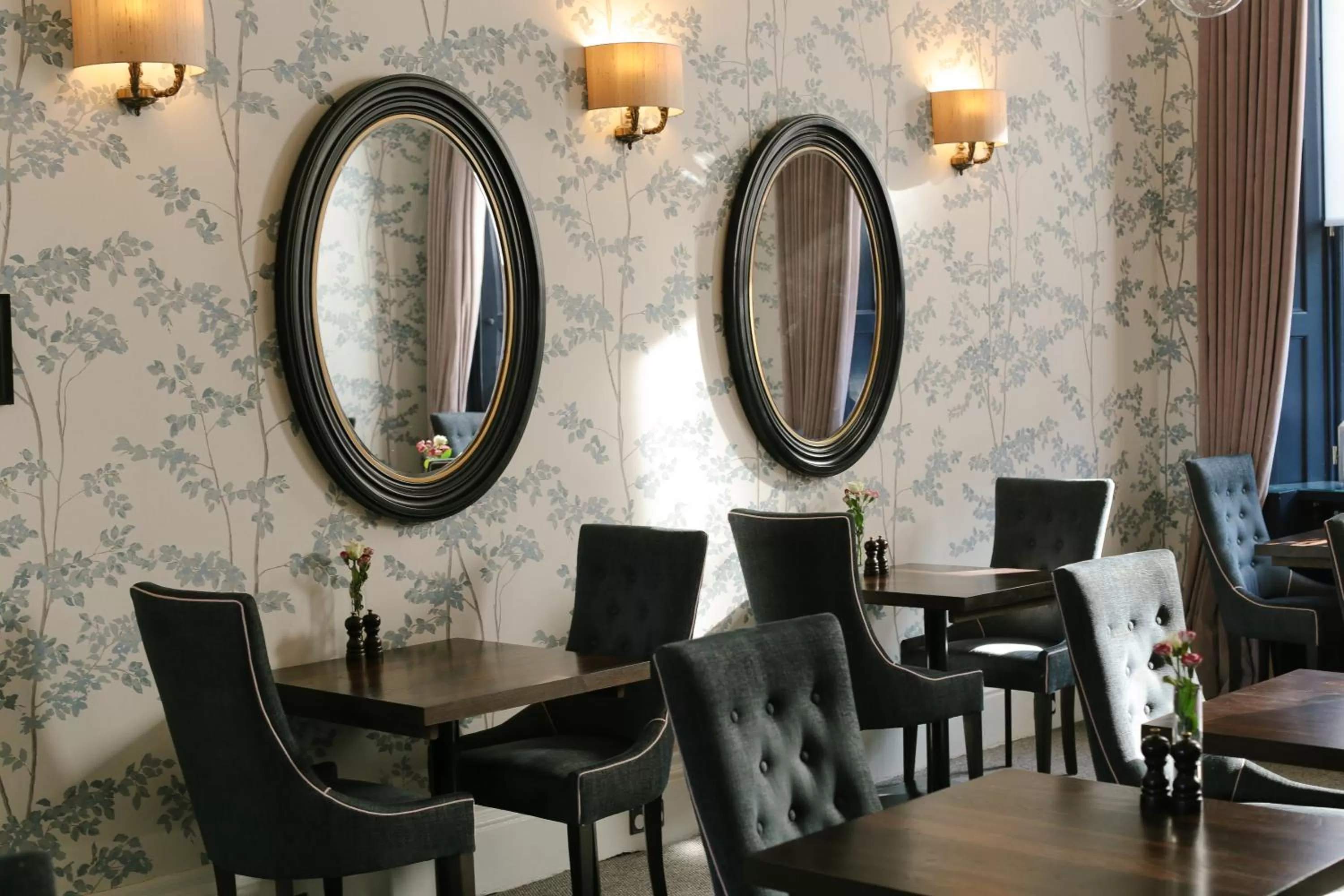 Restaurant/places to eat in Nira Caledonia