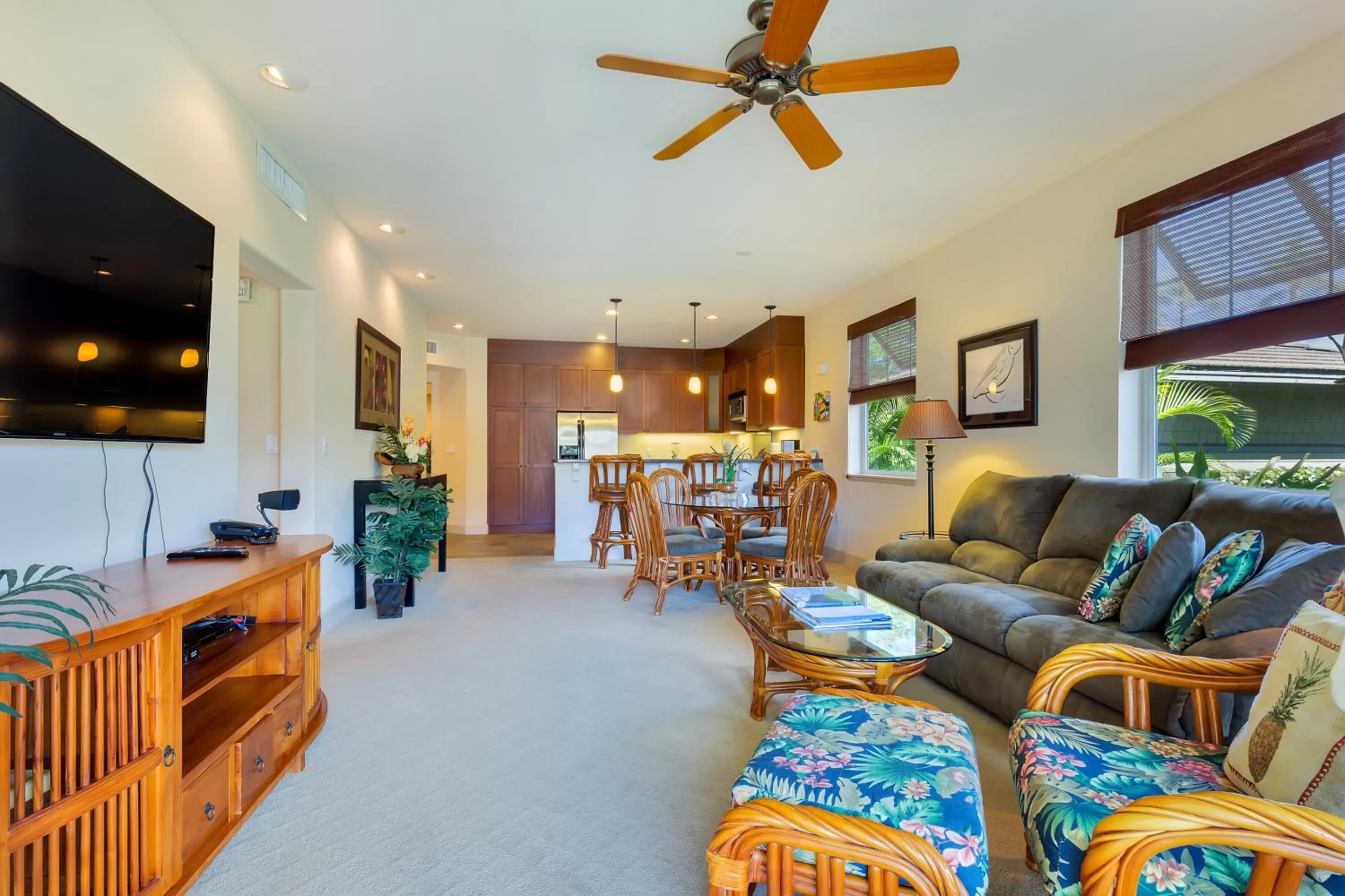 Living room in Castle Hali'i Kai at Waikoloa