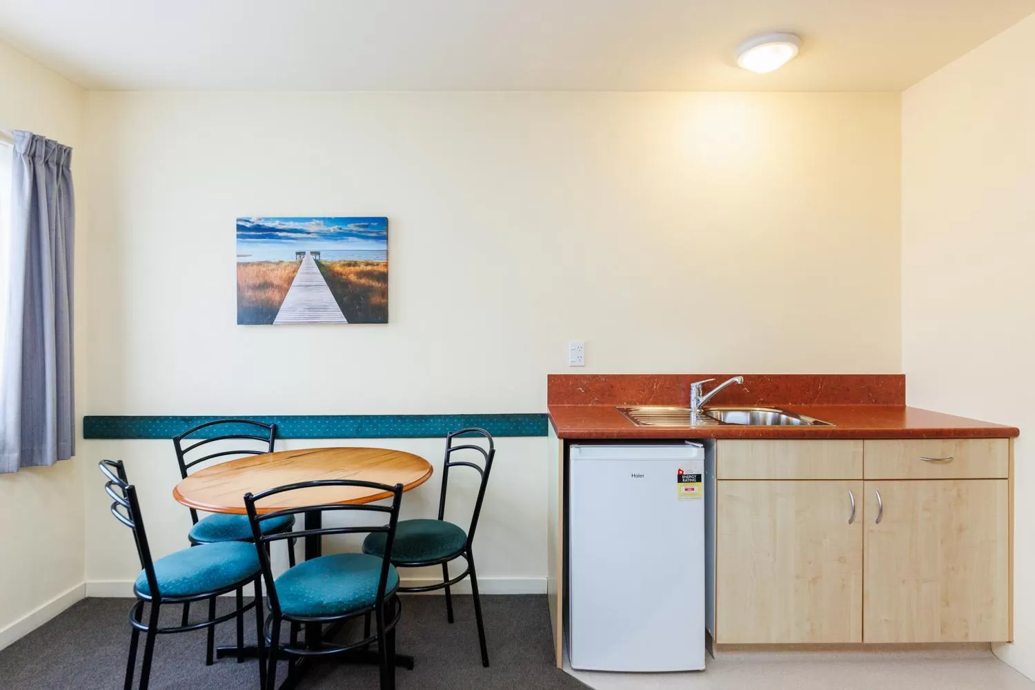 Kitchen or kitchenette in Bella Vista Motel Palmerston North