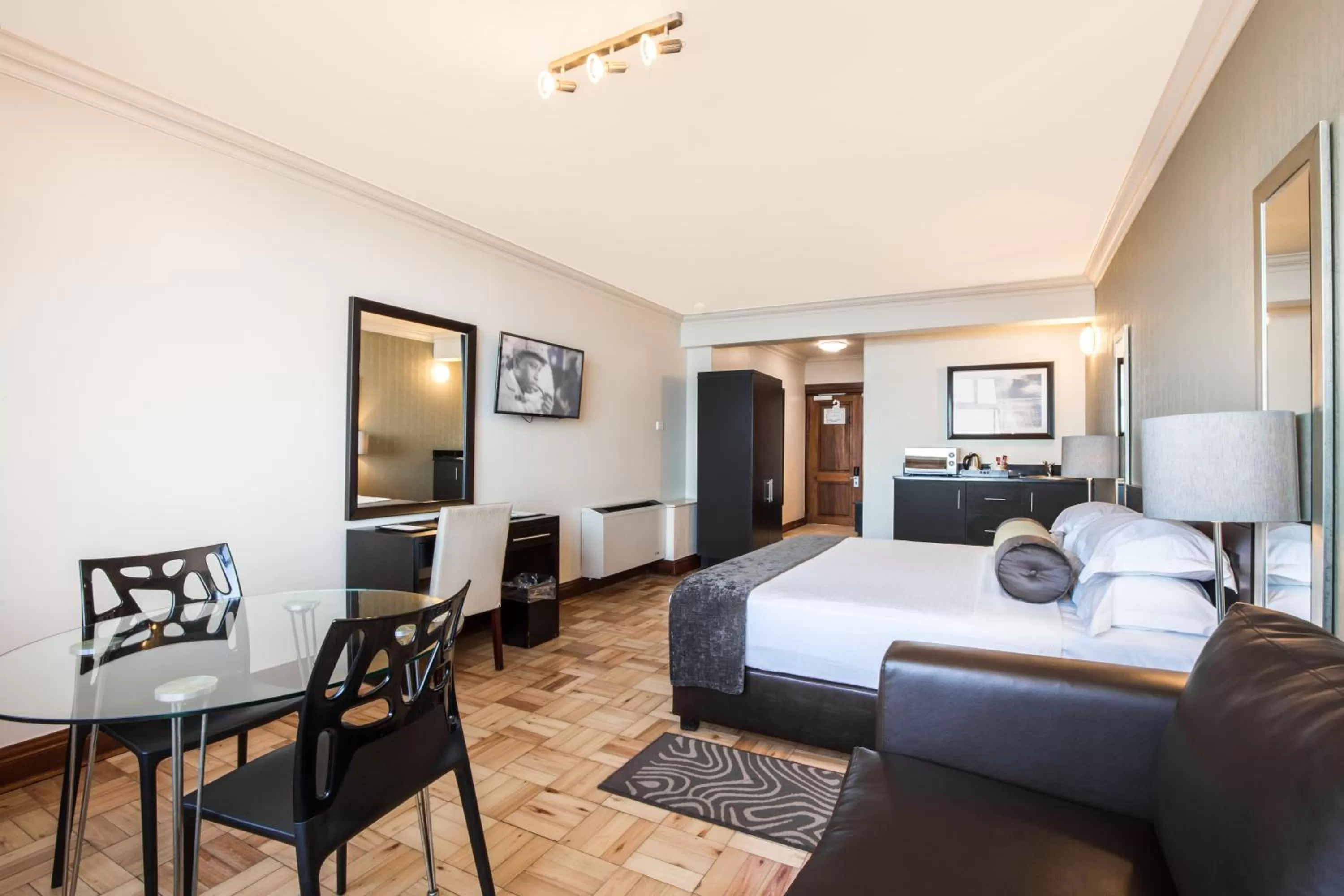 Photo of the whole room, Bed in Belaire Suites Hotel