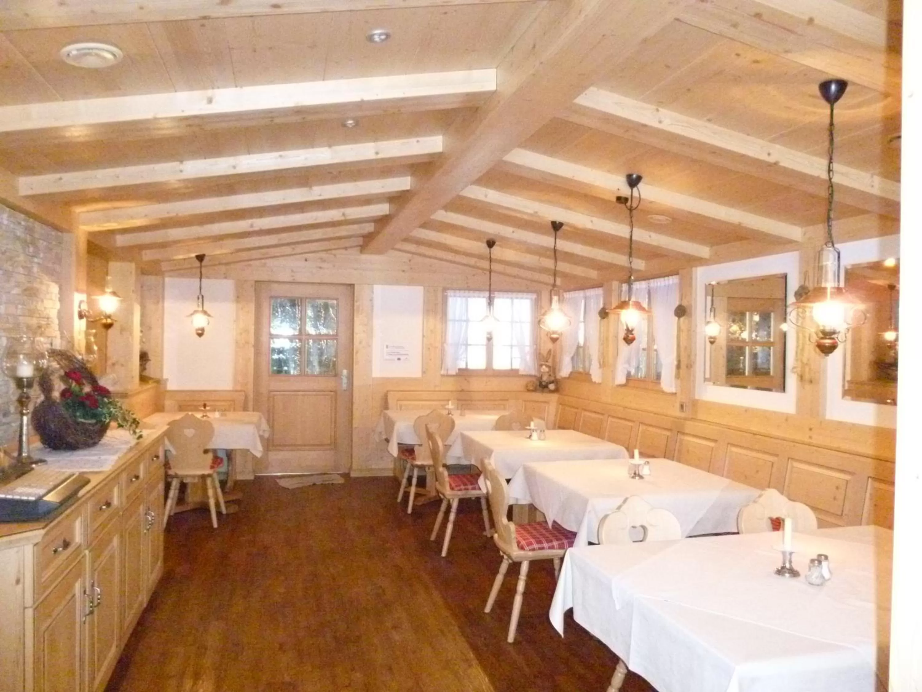 Restaurant/Places to Eat in Hotel Schwarzwald-Gasthof Rößle