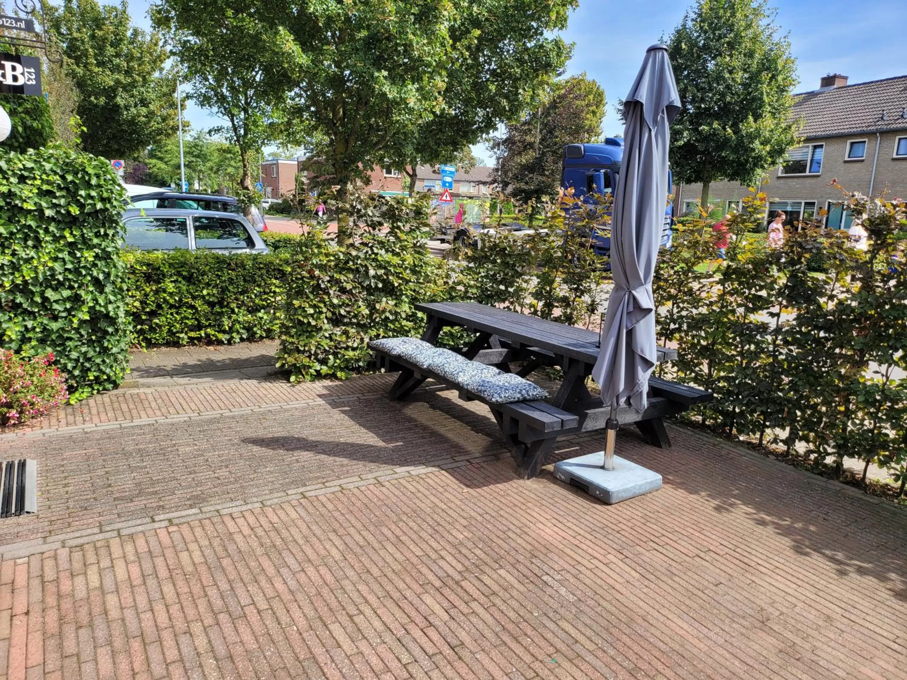 Patio in Bed & Budget123