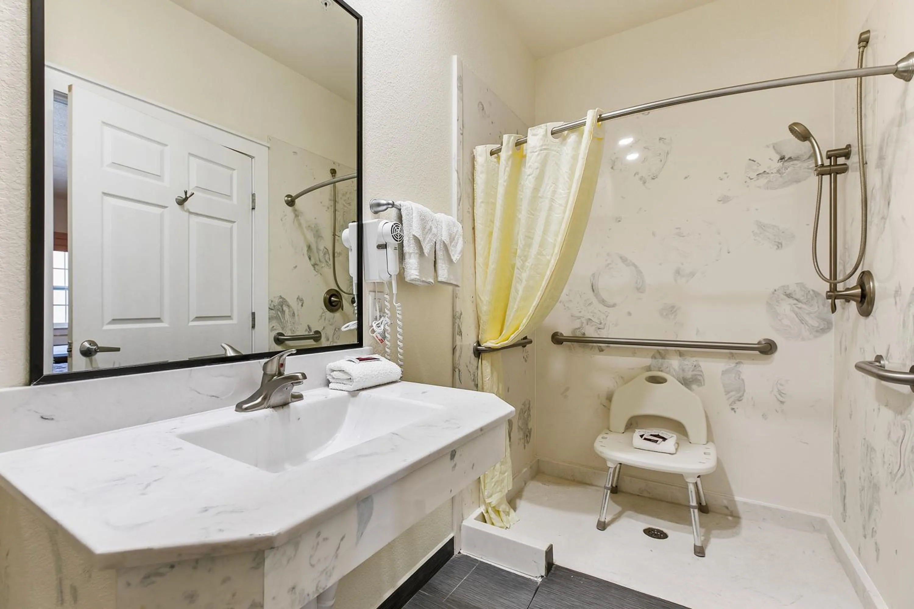 Bathroom in Lighthouse Inn