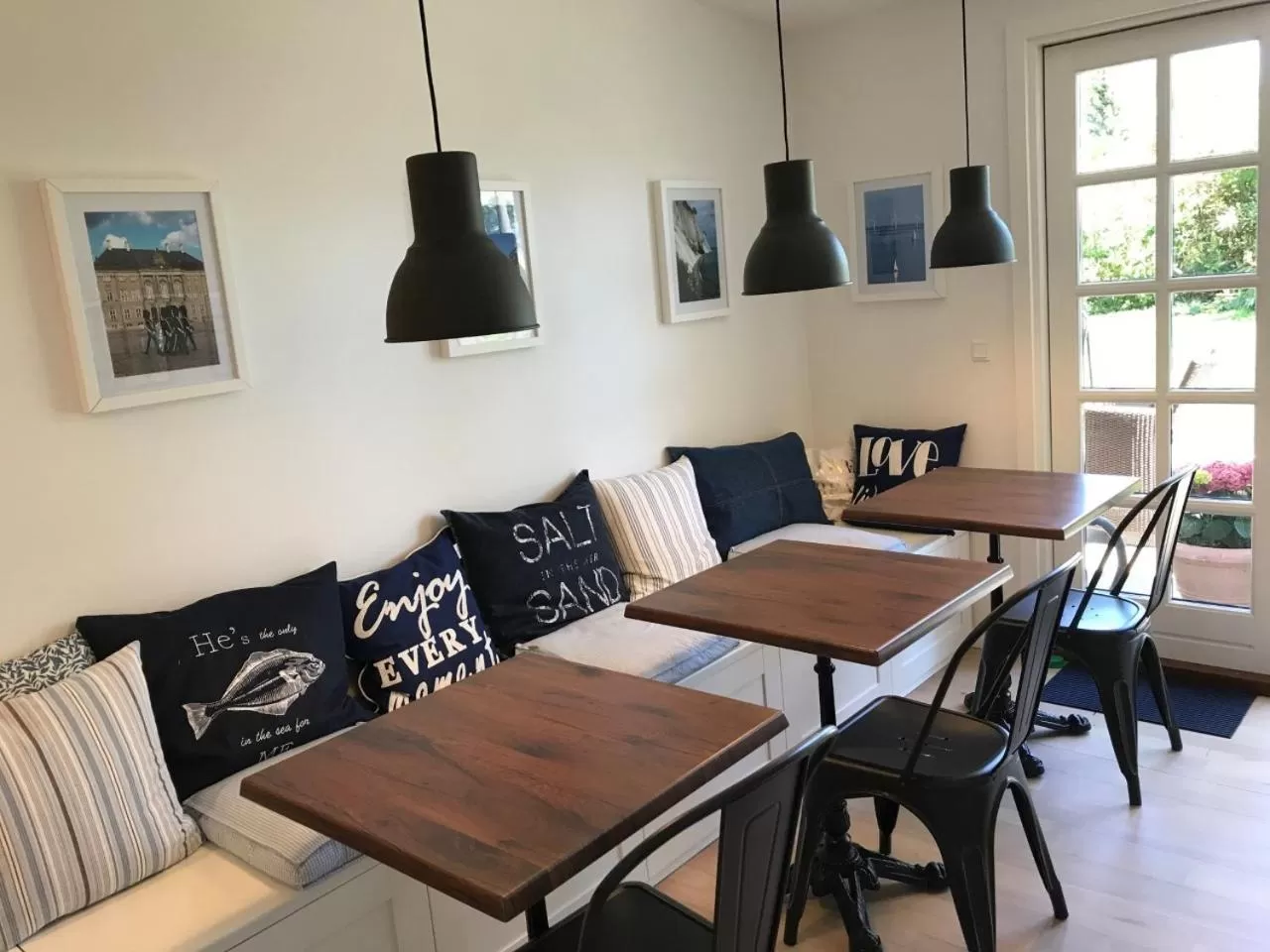 Dining area in Trouville Bed & Breakfast