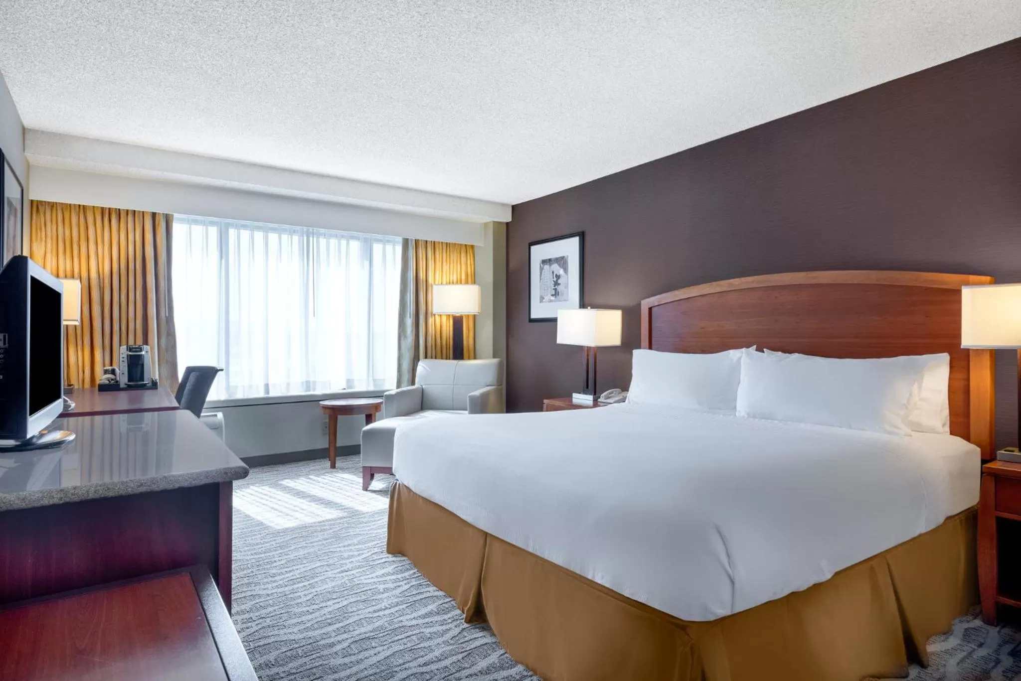 Photo of the whole room, Bed in Holiday Inn Los Angeles Gateway-Torrance by IHG