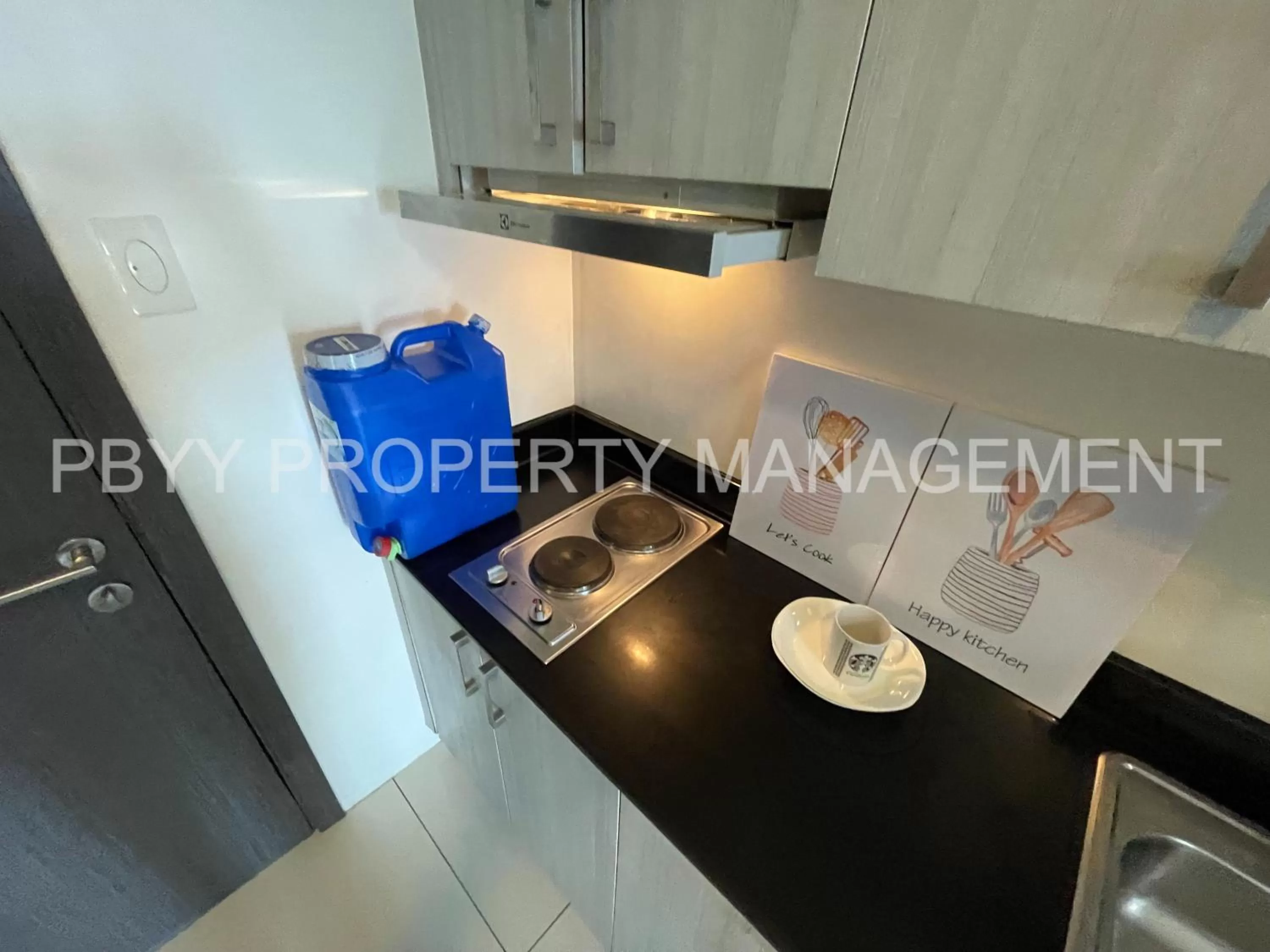 Kitchen or kitchenette, Kitchen/Kitchenette in Green Residences Staycation by PBYY