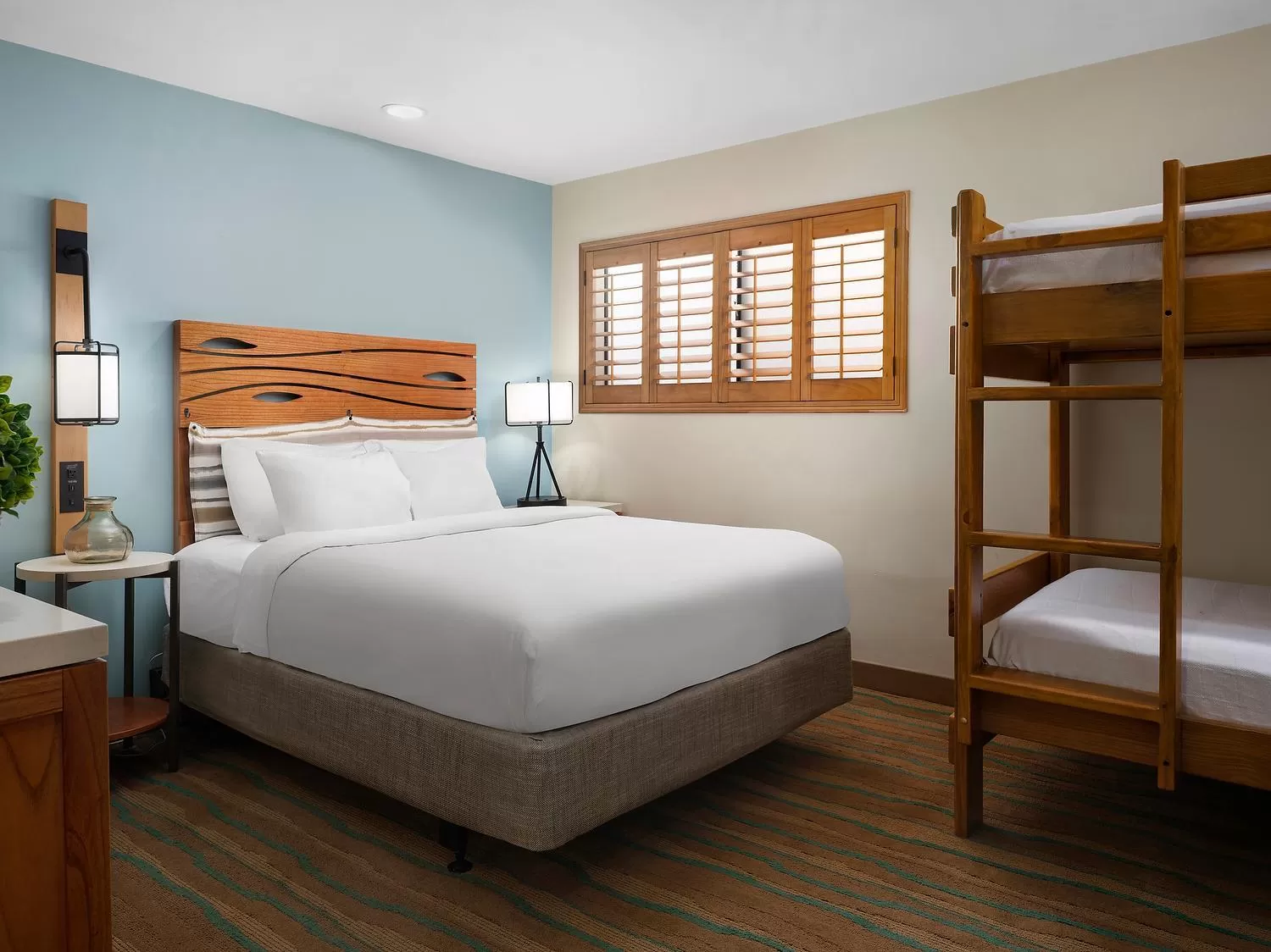 Bedroom, Bed in Catalina Island Inn