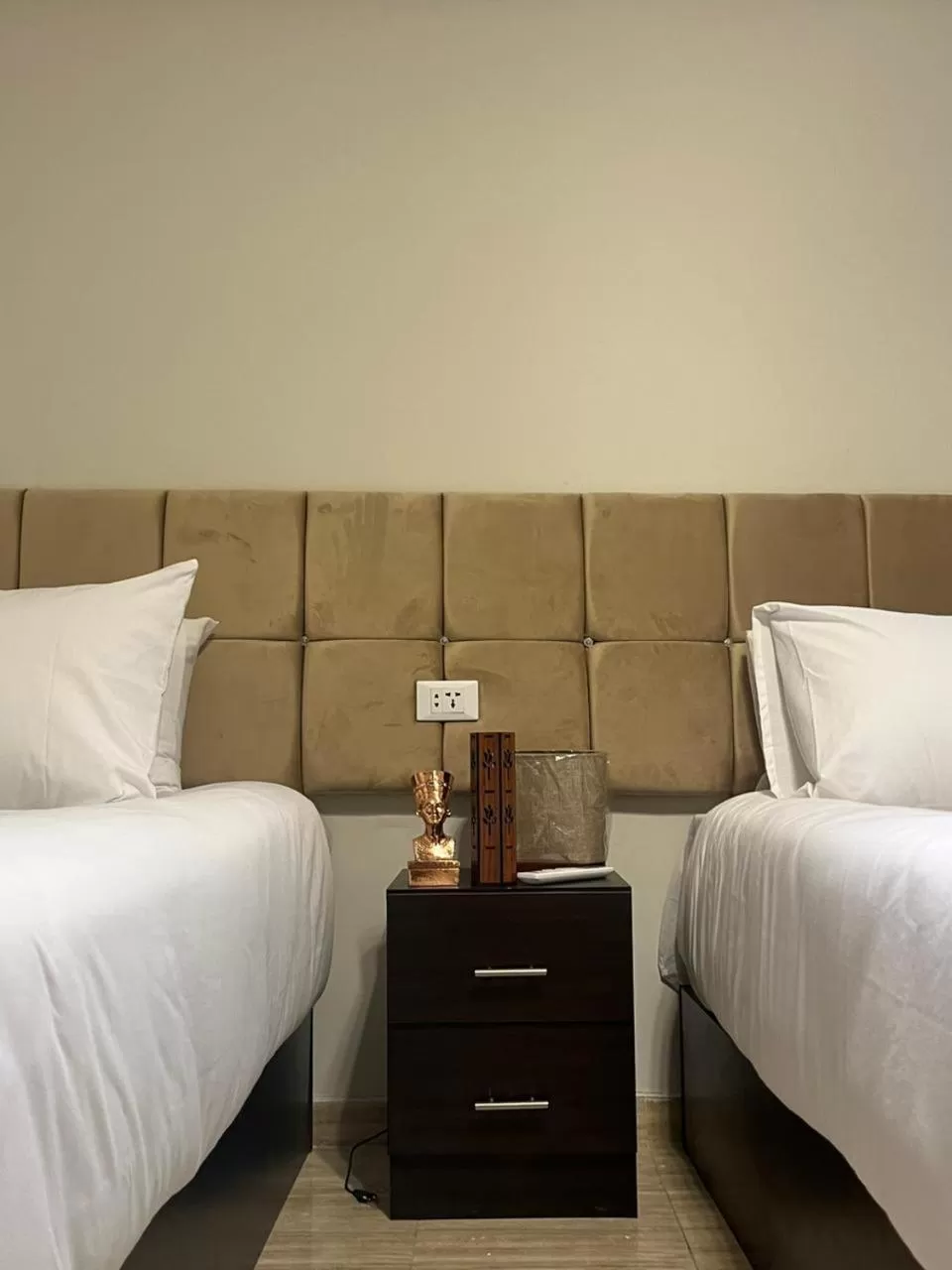 VIP, Bed in Crowne Pyramids view inn