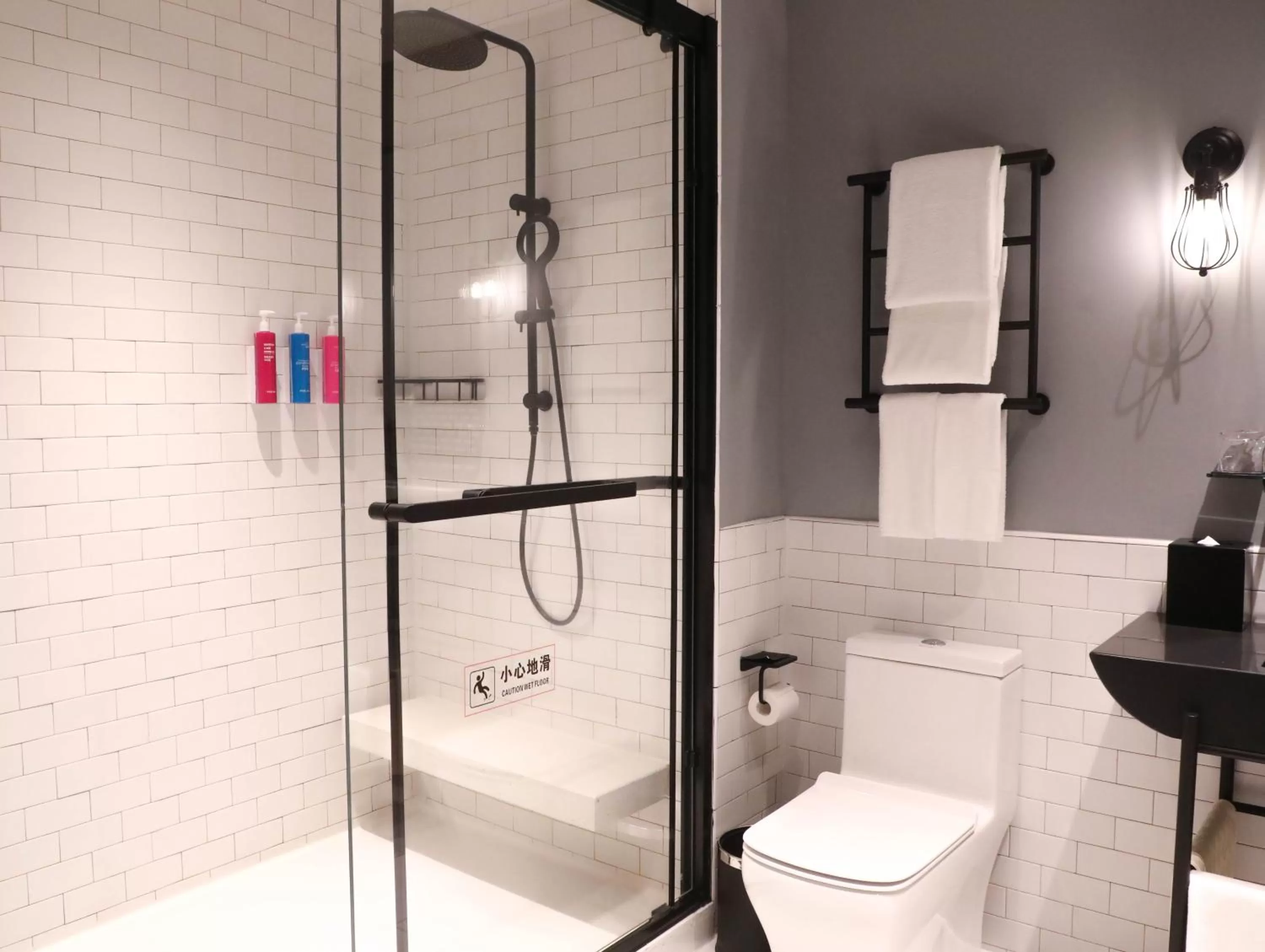 Shower in Moxy Shenzhen North Station