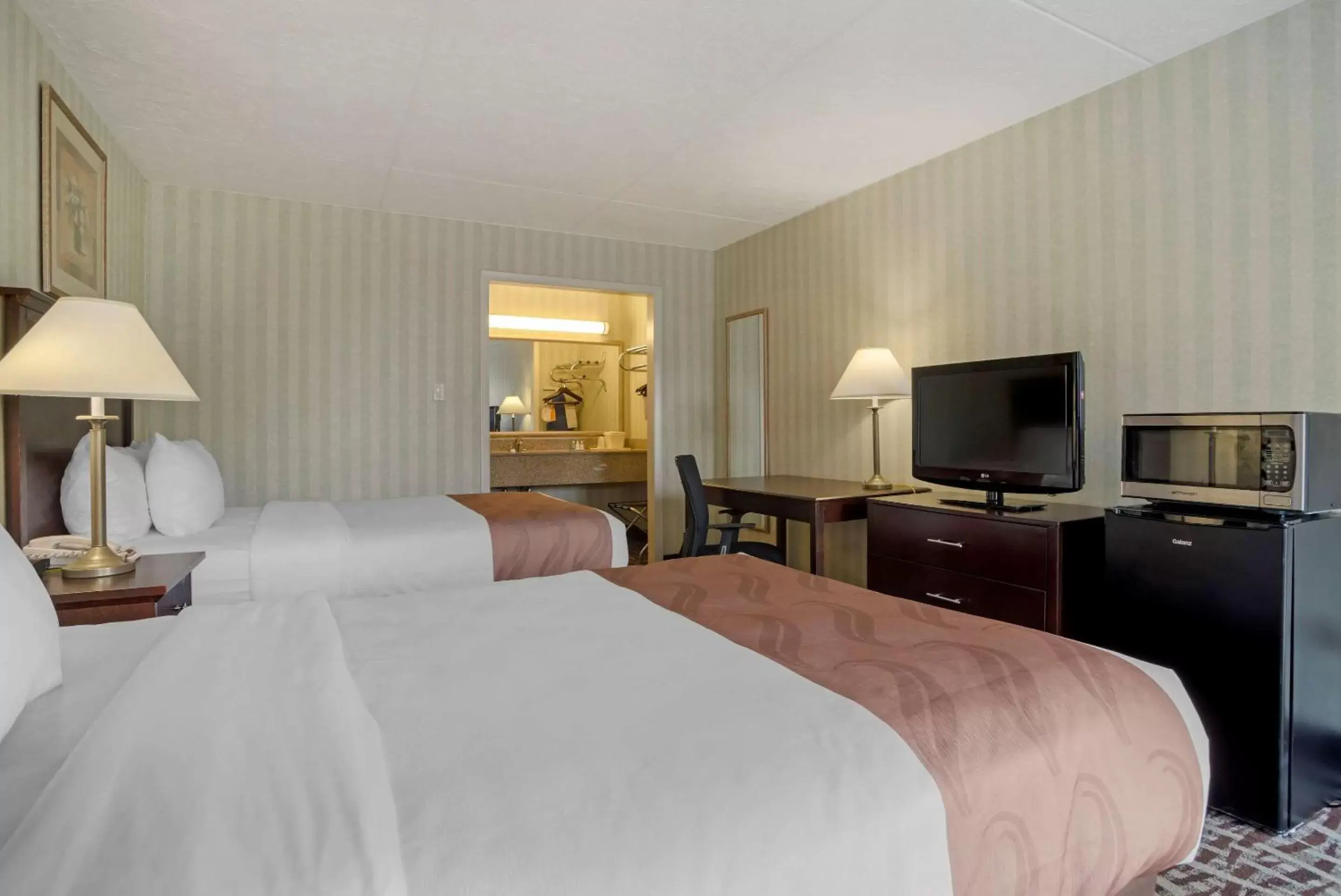 Double Room with Two Double Beds - Accessible/Non-Smoking in Quality Inn Fredericksburg near Historic Downtown Double Room with Two Double Beds - Accessible/Non-Smoking in Quality Inn Fredericksburg near Historic Downtown