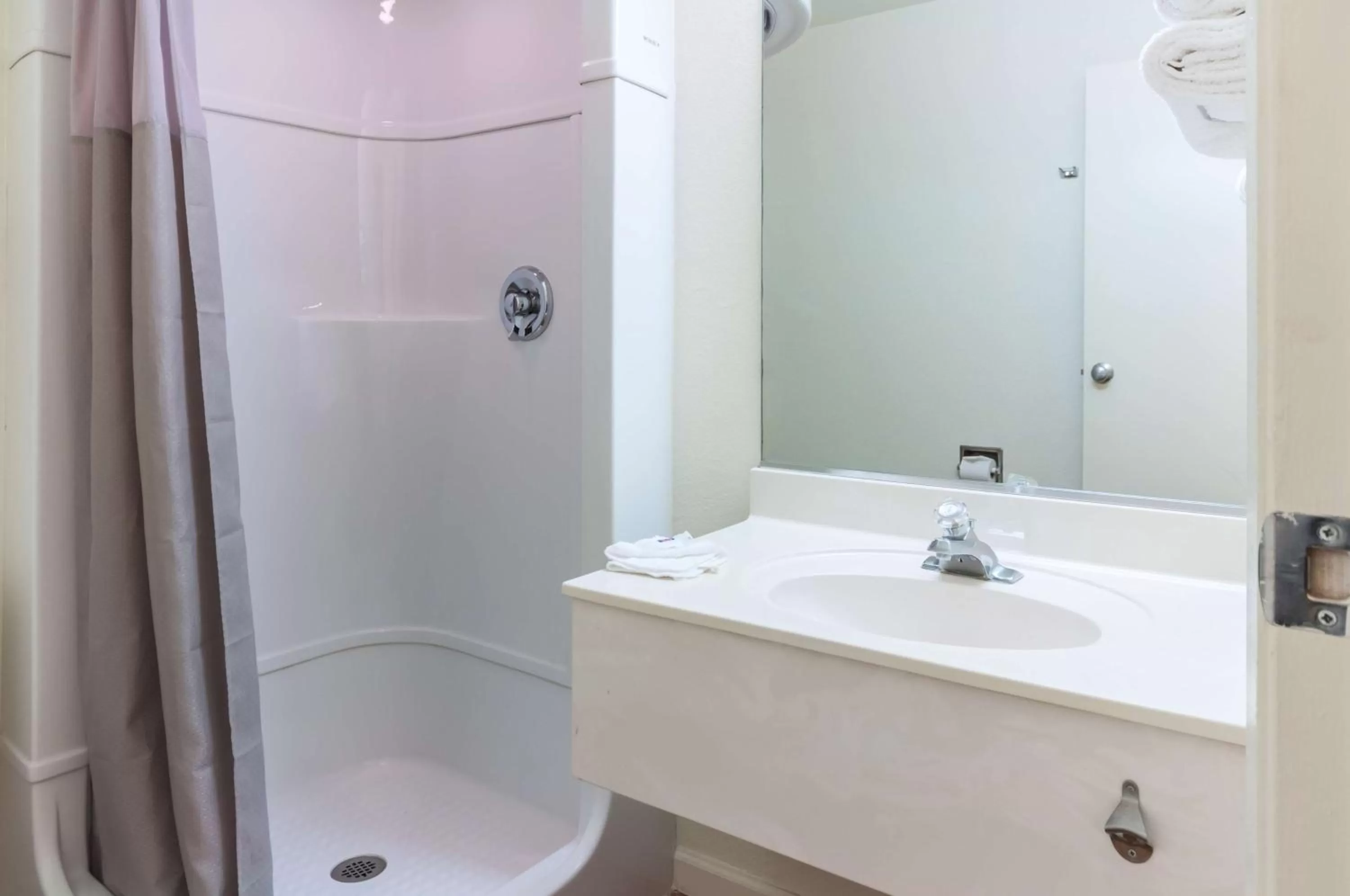 Bathroom in Motel 6-Green River, UT