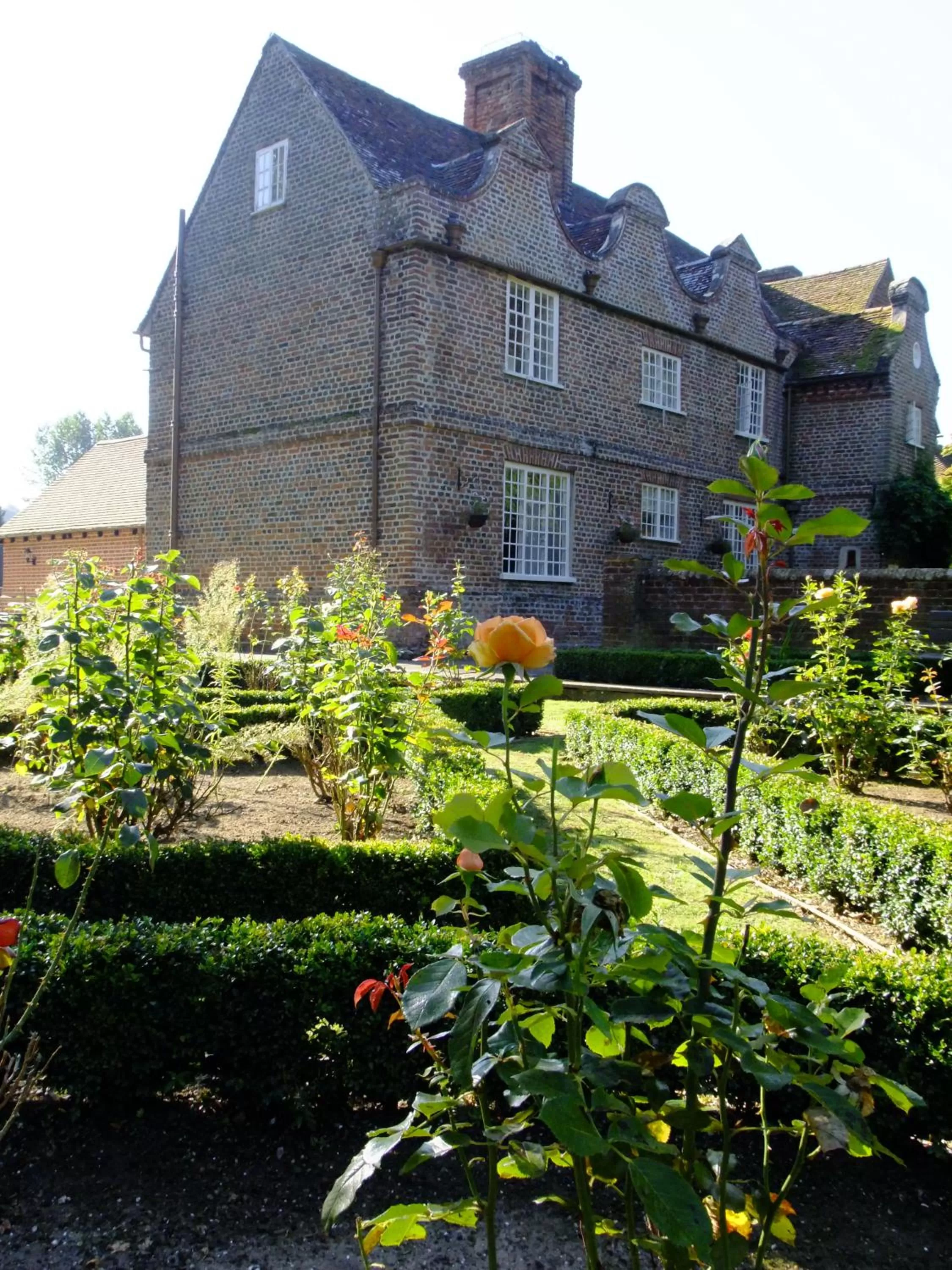 Garden in Howfield Manor Hotel