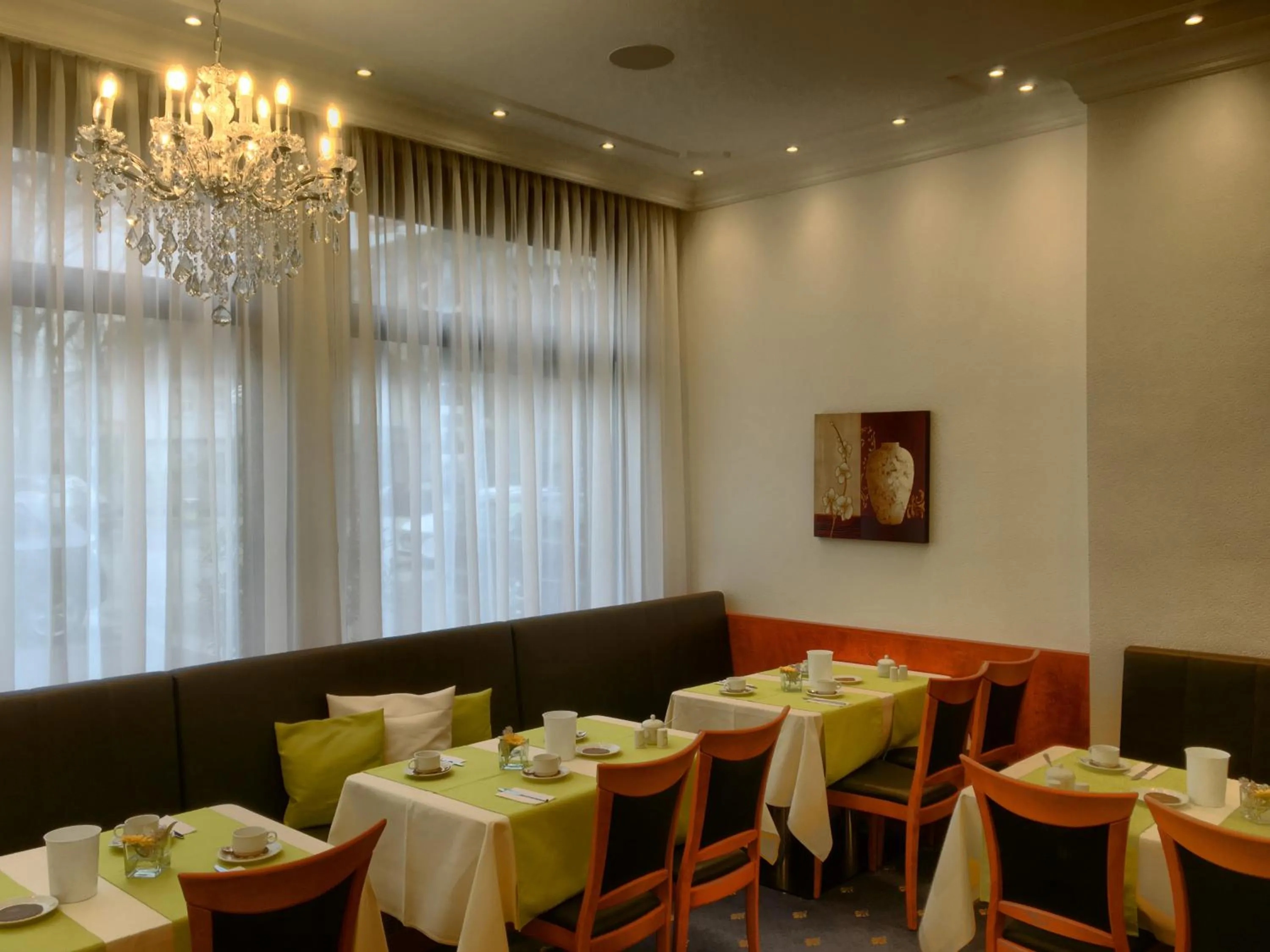Restaurant/places to eat in Hotel Hansa