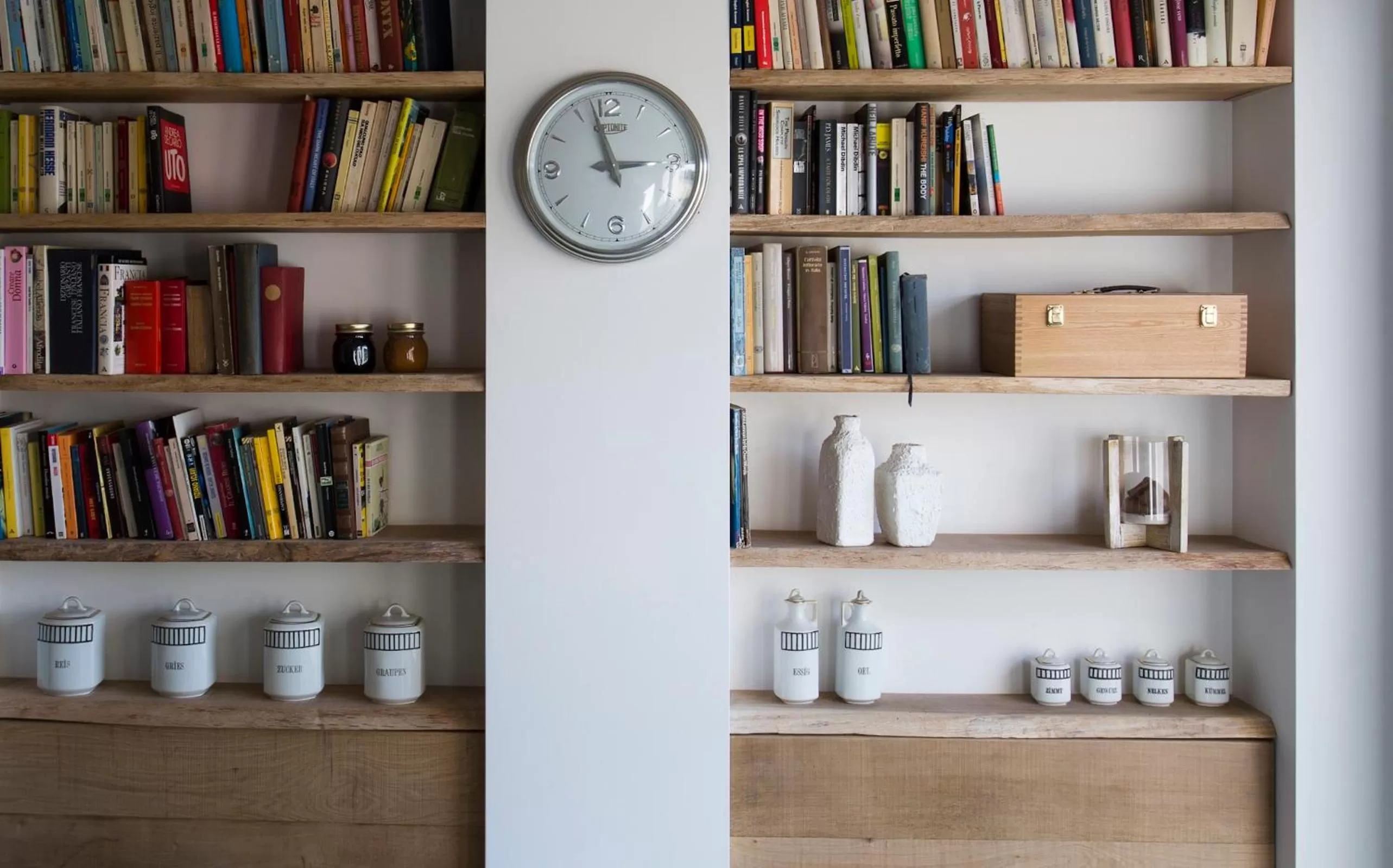 Decorative detail in A Casa Di Ita