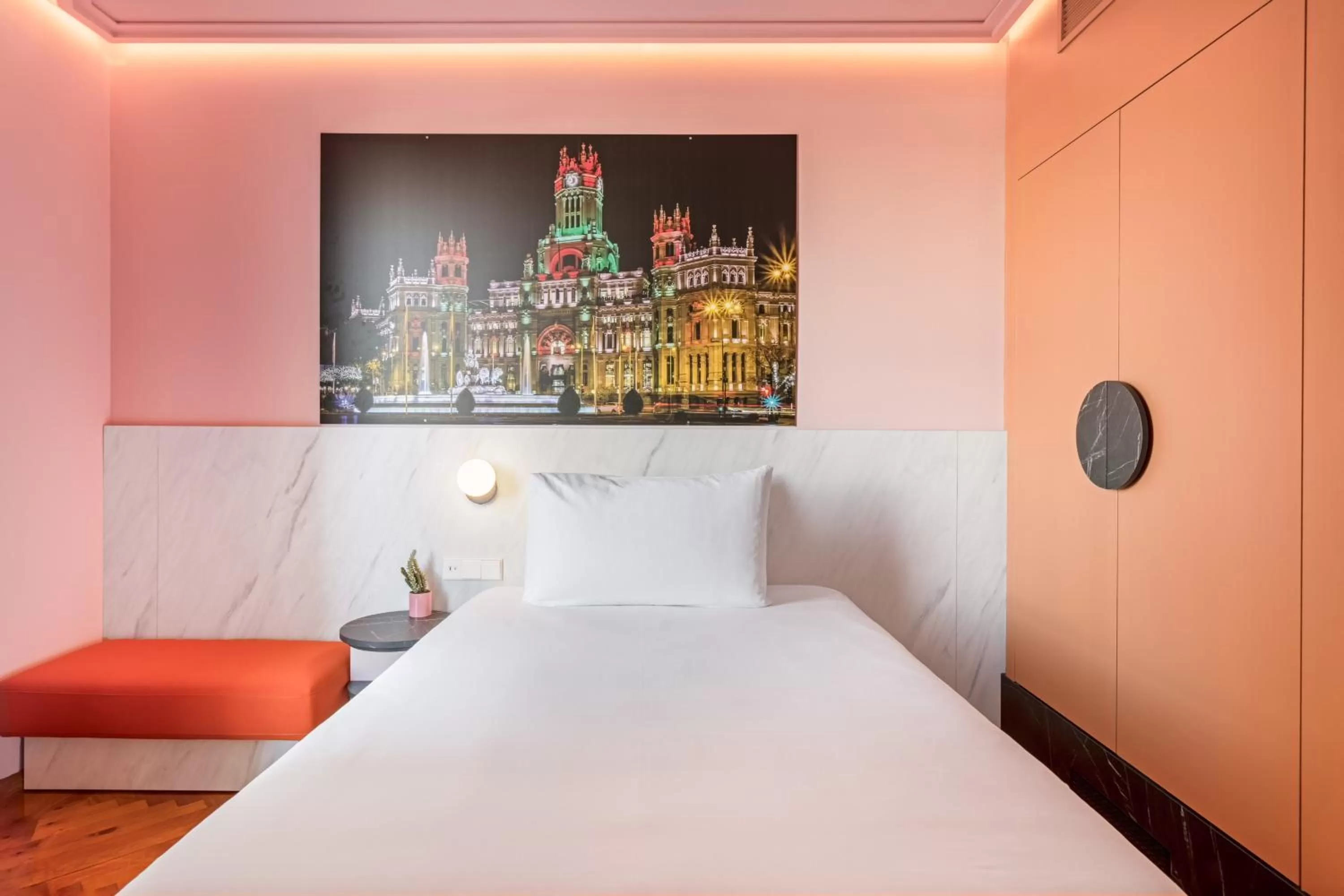 Bed in Ikonik Gran Vía