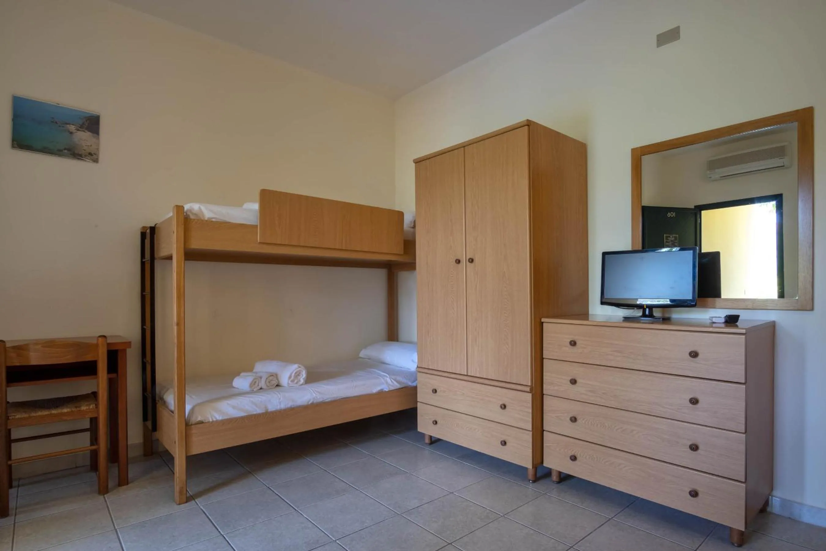 bunk bed, Bed in Residence New Paradise