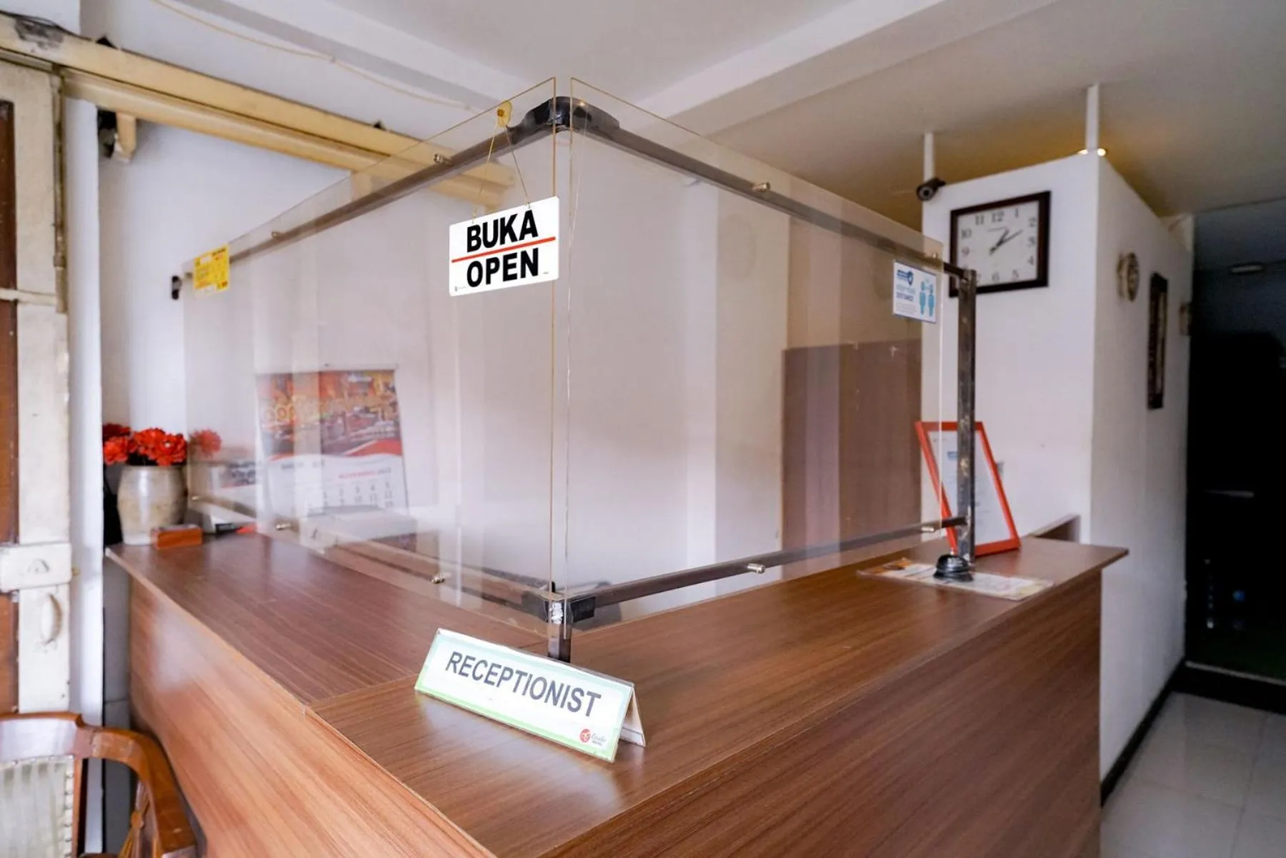 Lobby or reception in RedDoorz Near Braga Street