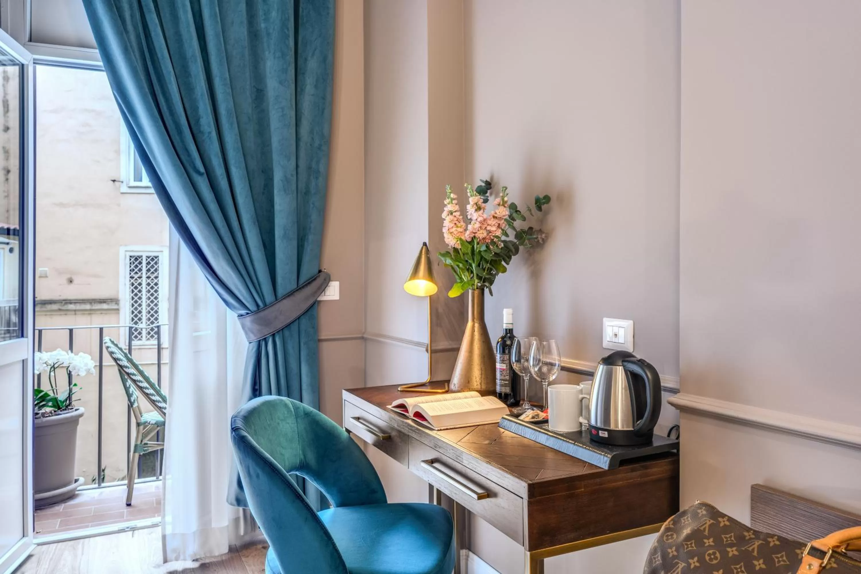 Coffee/tea facilities in Tree Charme Parliament Boutique Hotel