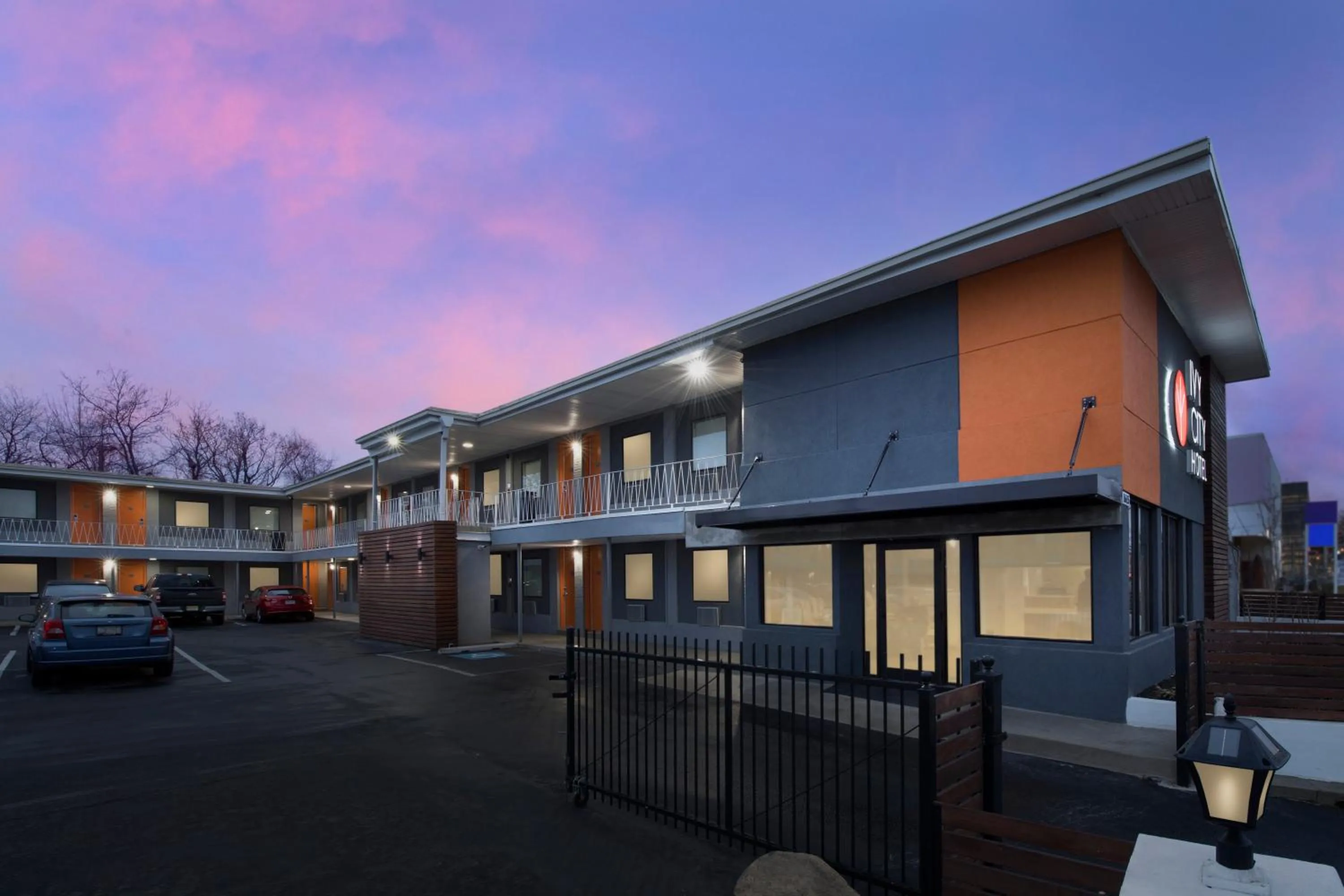 Facade/entrance in Ivy City Hotel