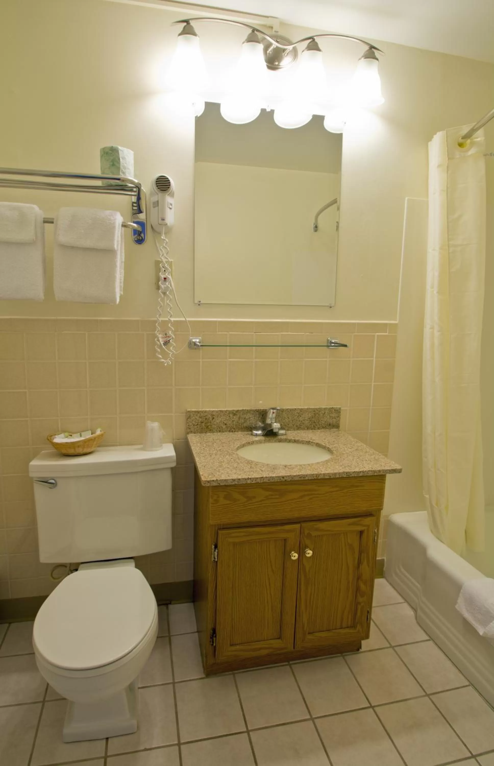 Bathroom in Travelers Inn