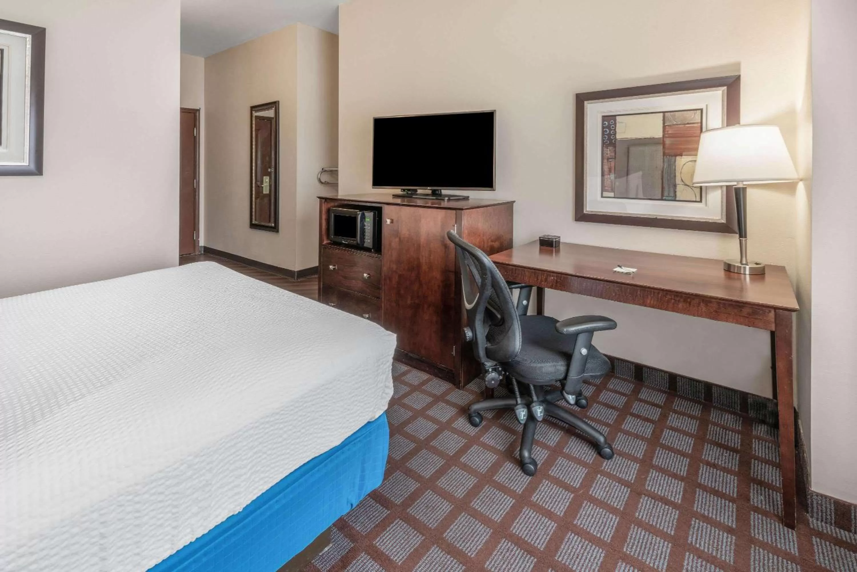 Photo of the whole room, Bed in La Quinta by Wyndham Bozeman