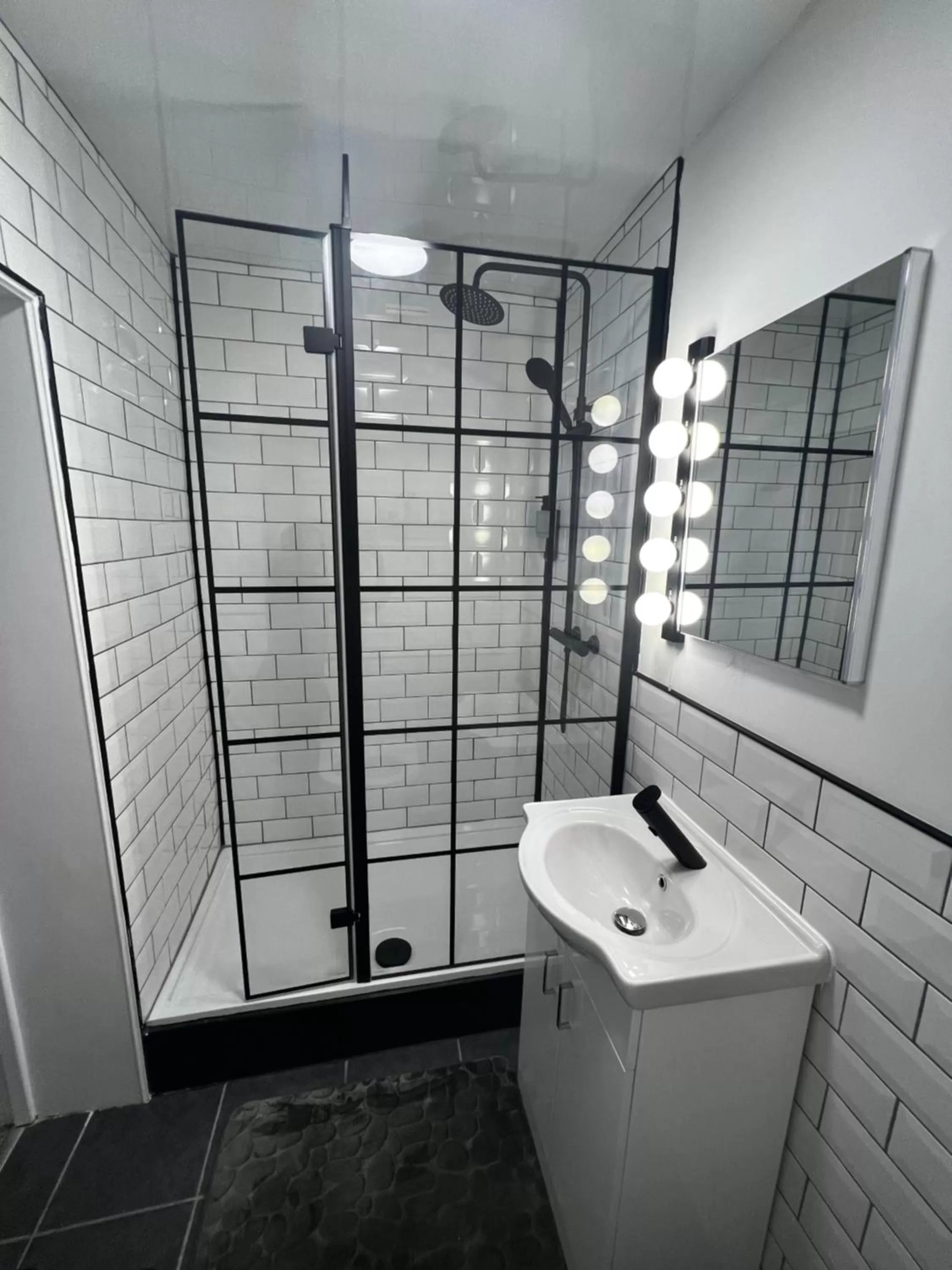 Shower in Amani Apartments - Glasgow City Centre