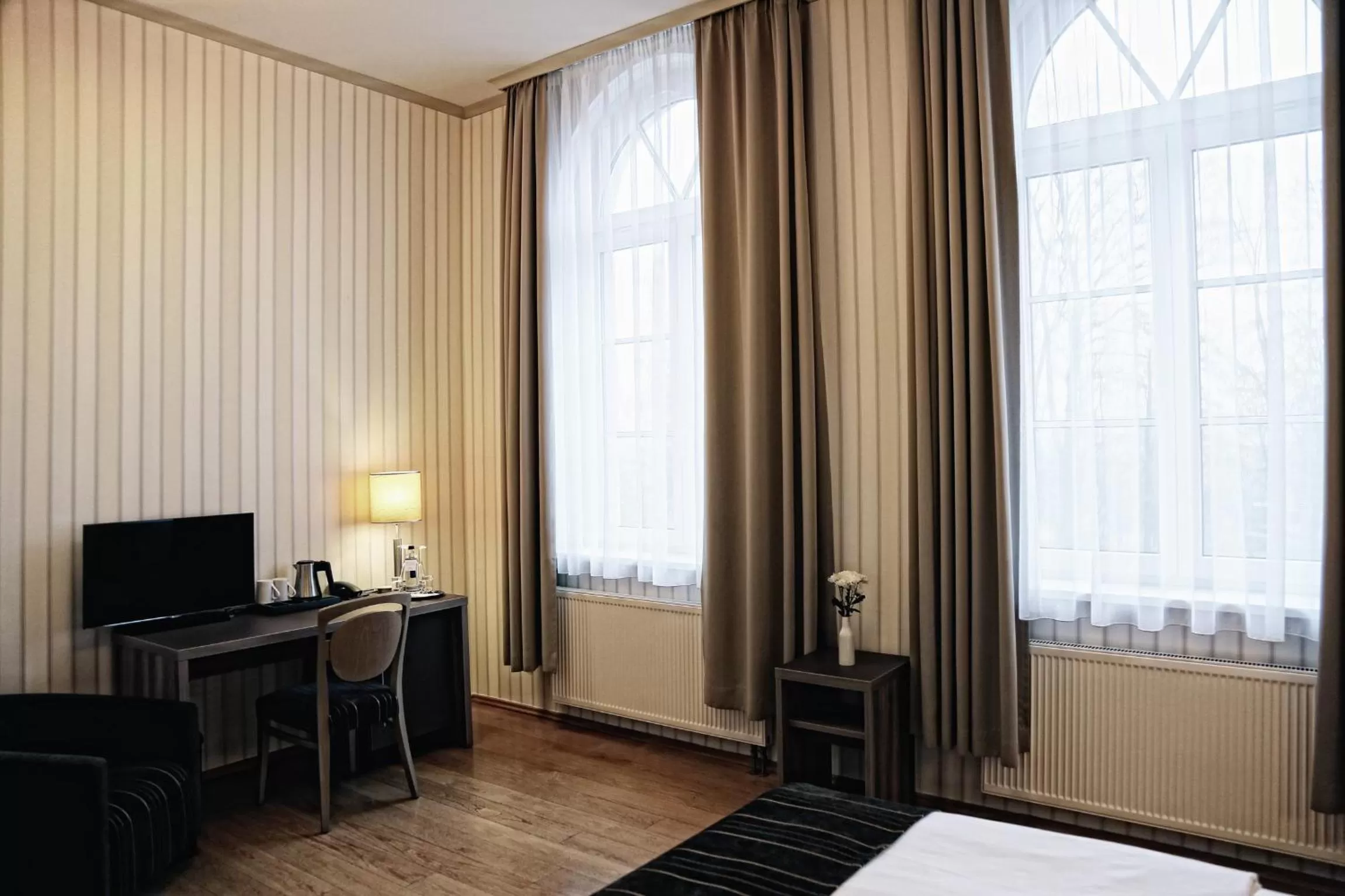 Photo of the whole room, Bed in Konsumhotel Dorotheenhof Weimar