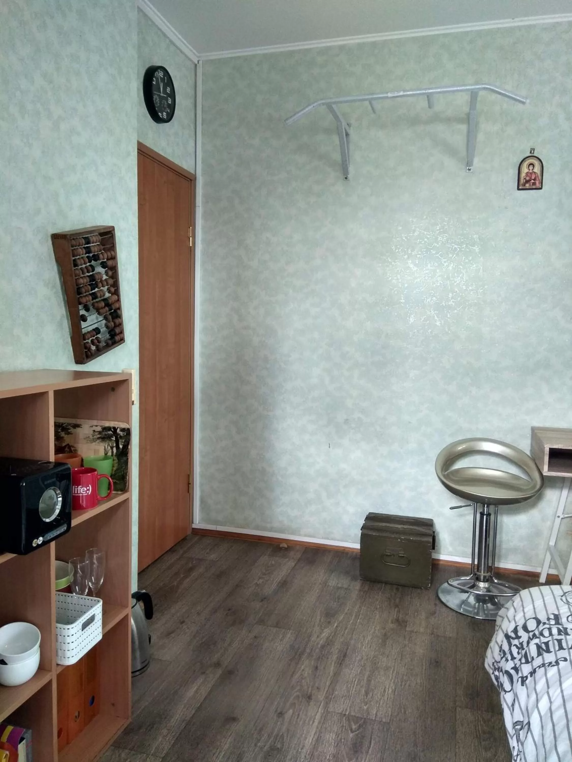 Living room in Alaska Fox