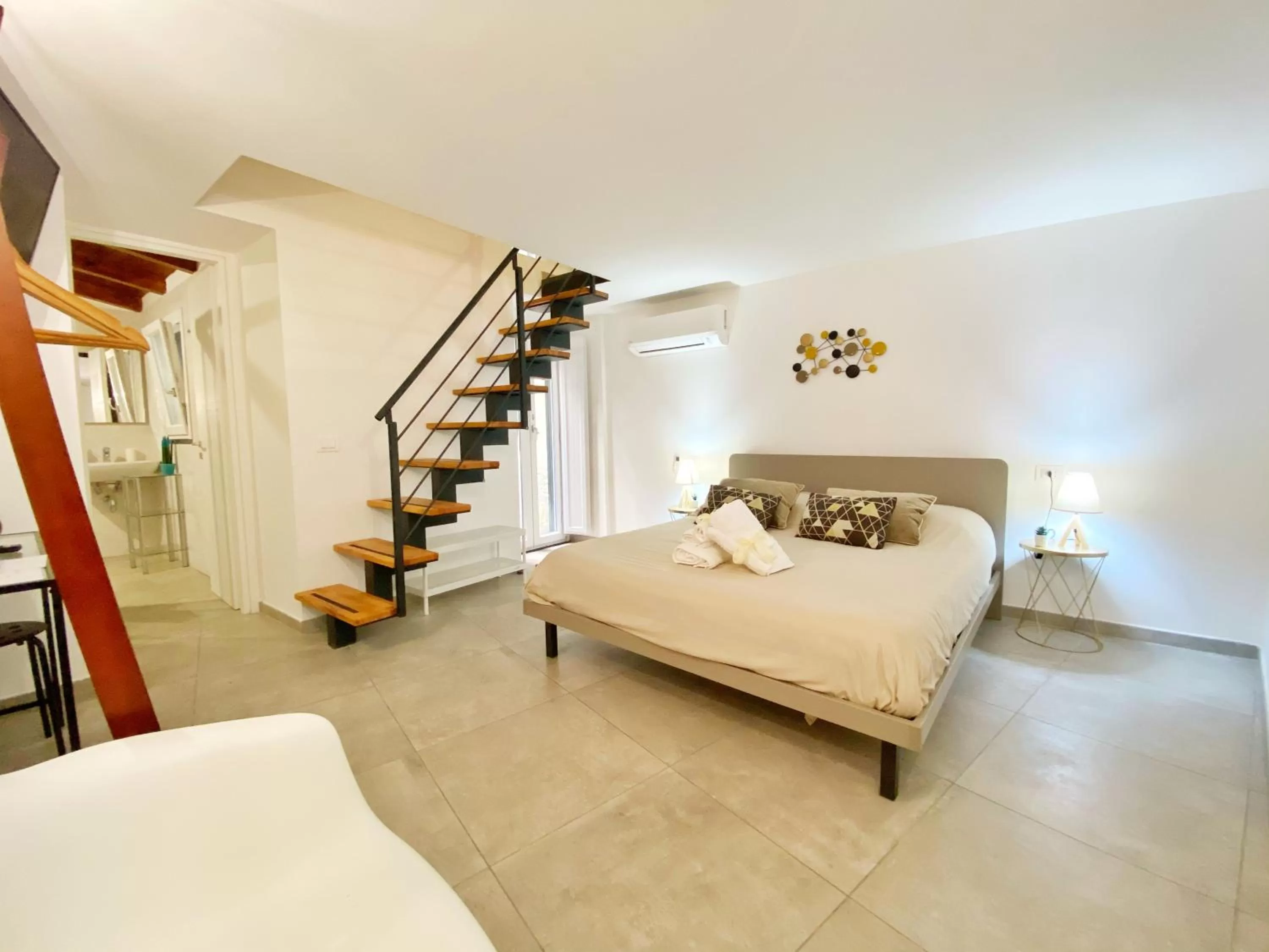 Photo of the whole room in B&B Salerno IN Centro