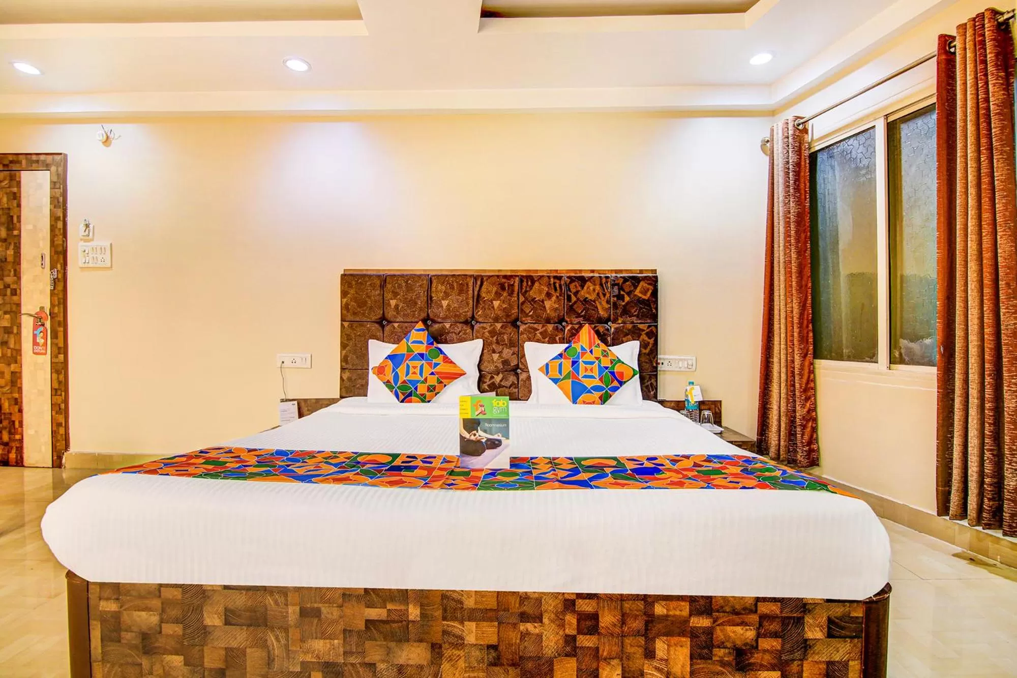 Bedroom, Bed in Via CT Palace