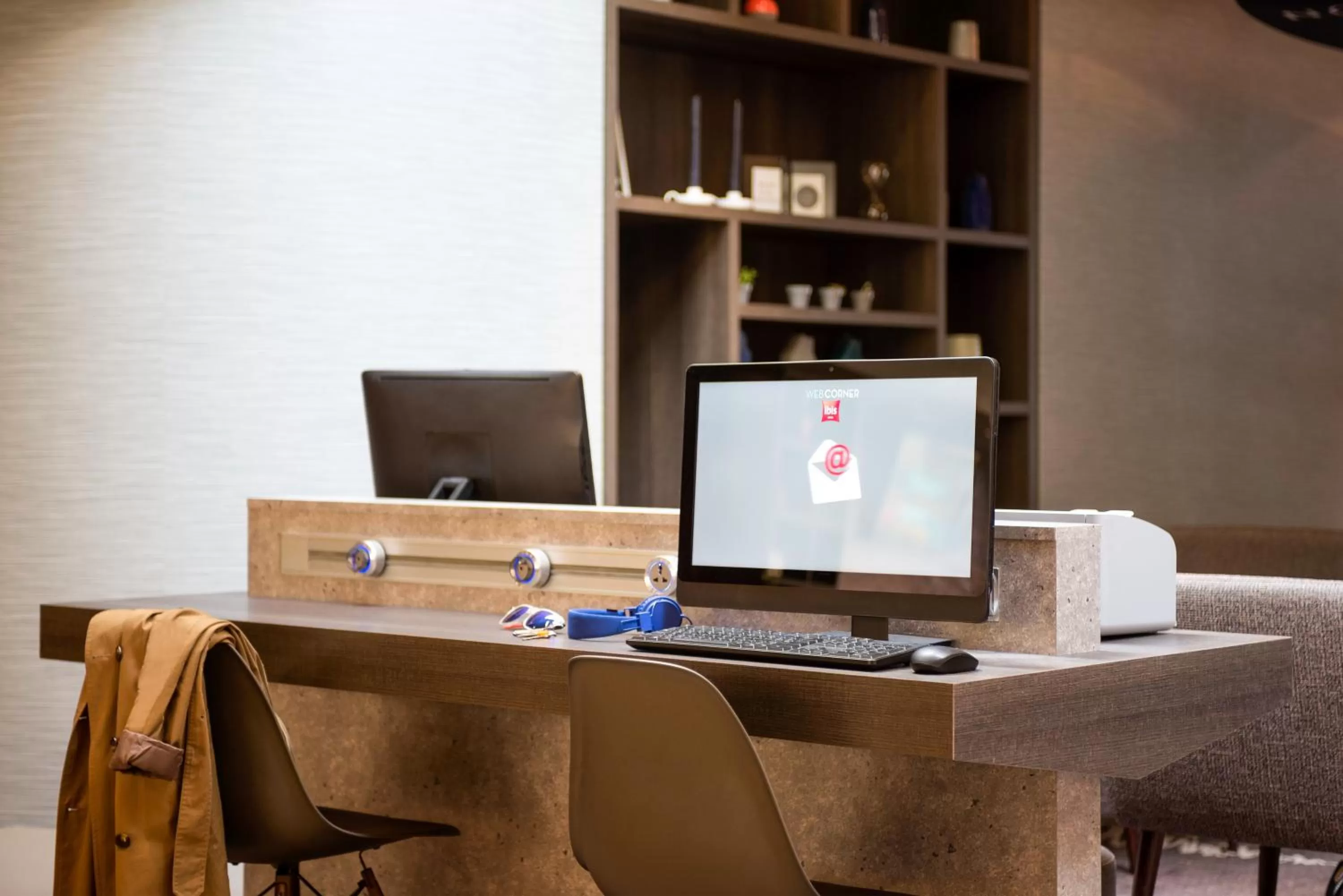 Lounge or bar in ibis Amsterdam Centre Stopera