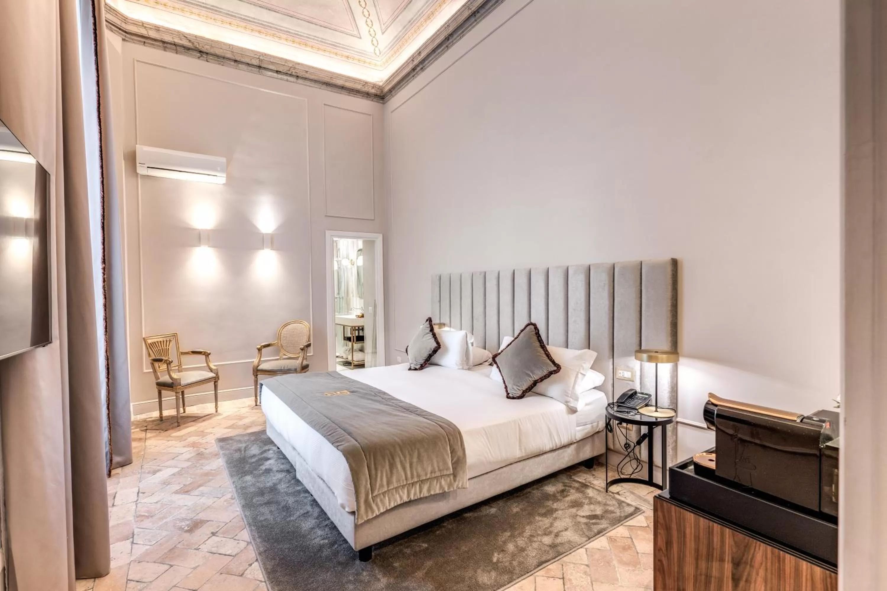 Bedroom, Bed in Eitch Borromini Palazzo Pamphilj